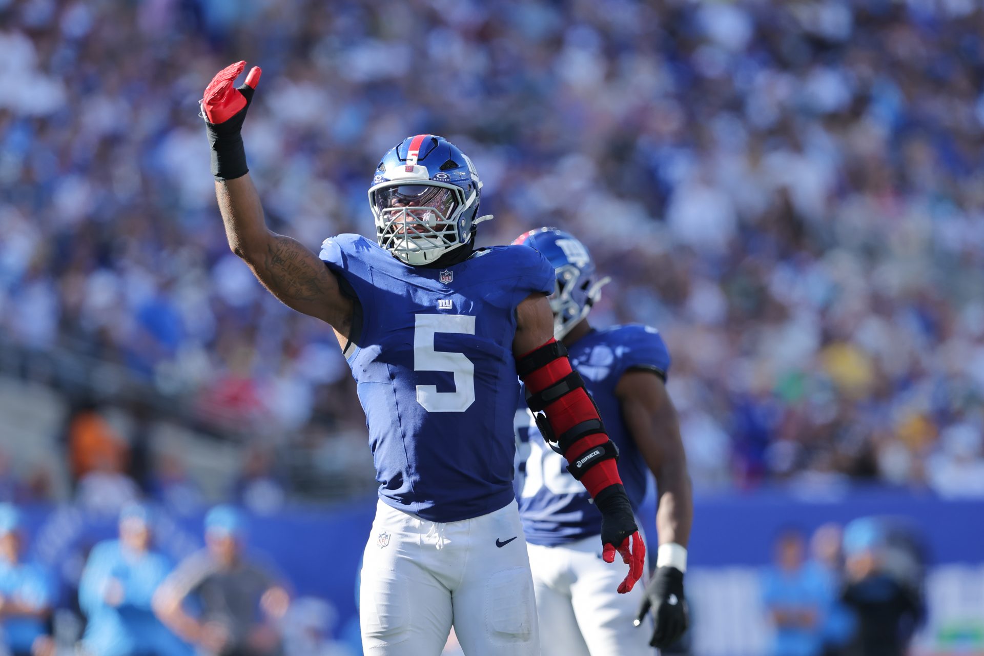 New York Giants linebacker Kayvon Thibodeaux (5)reacts during the fourth quarter against the Los Angeles Chargers at MetLife Stadium.
