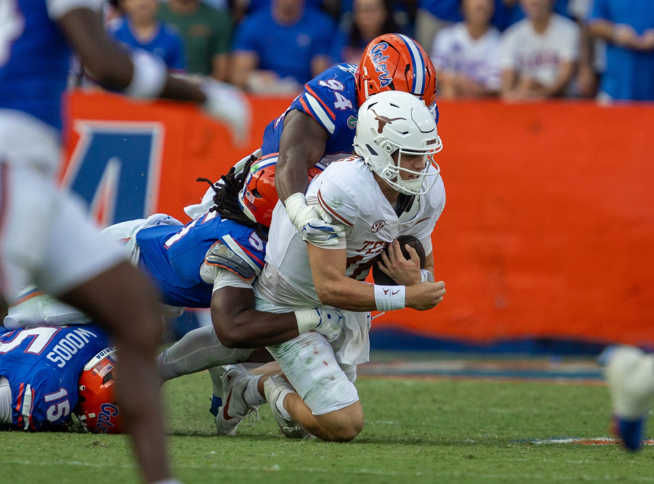 Florida Jamari Lyons takes down Texas quarterback Arch Manning (16) during the second half an NCAA football game in Gainesville, FL on Saturday, October 4, 2025. [Alan Youngblood/Gainesville Sun]