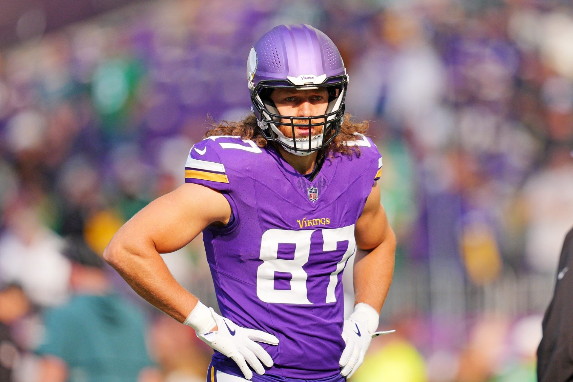 Minnesota Vikings tight end T.J. Hockenson (87) warms up before the game against the Philadelphia Eagles at U.S. Bank Stadium.