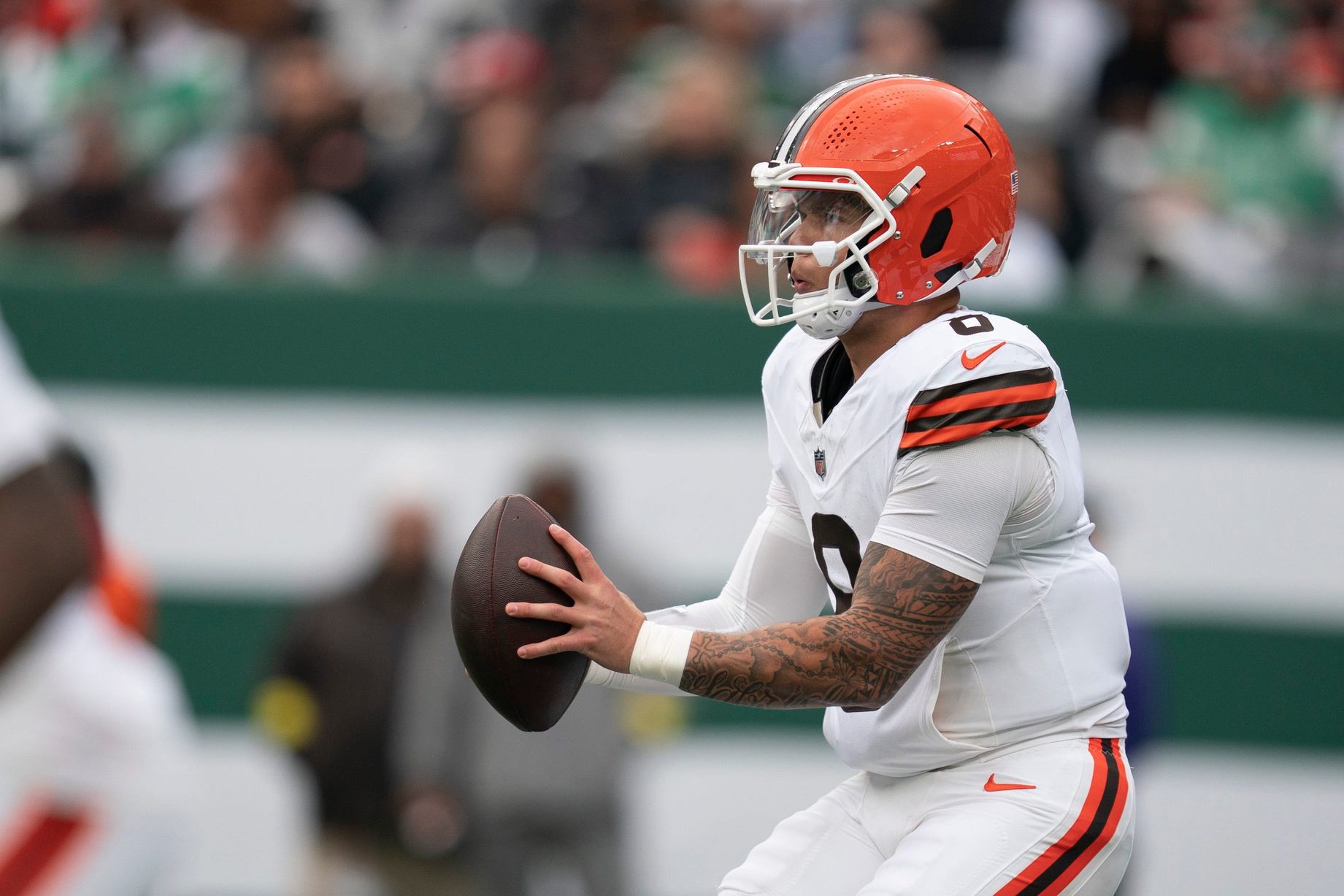 Cleveland Browns quarterback Dillon Gabriel (8) drops back for a pass during an NFL Week 10 game between the New York Jets and the Cleveland Browns at MetLife Stadium on Sunday, Nov. 9, 2025.