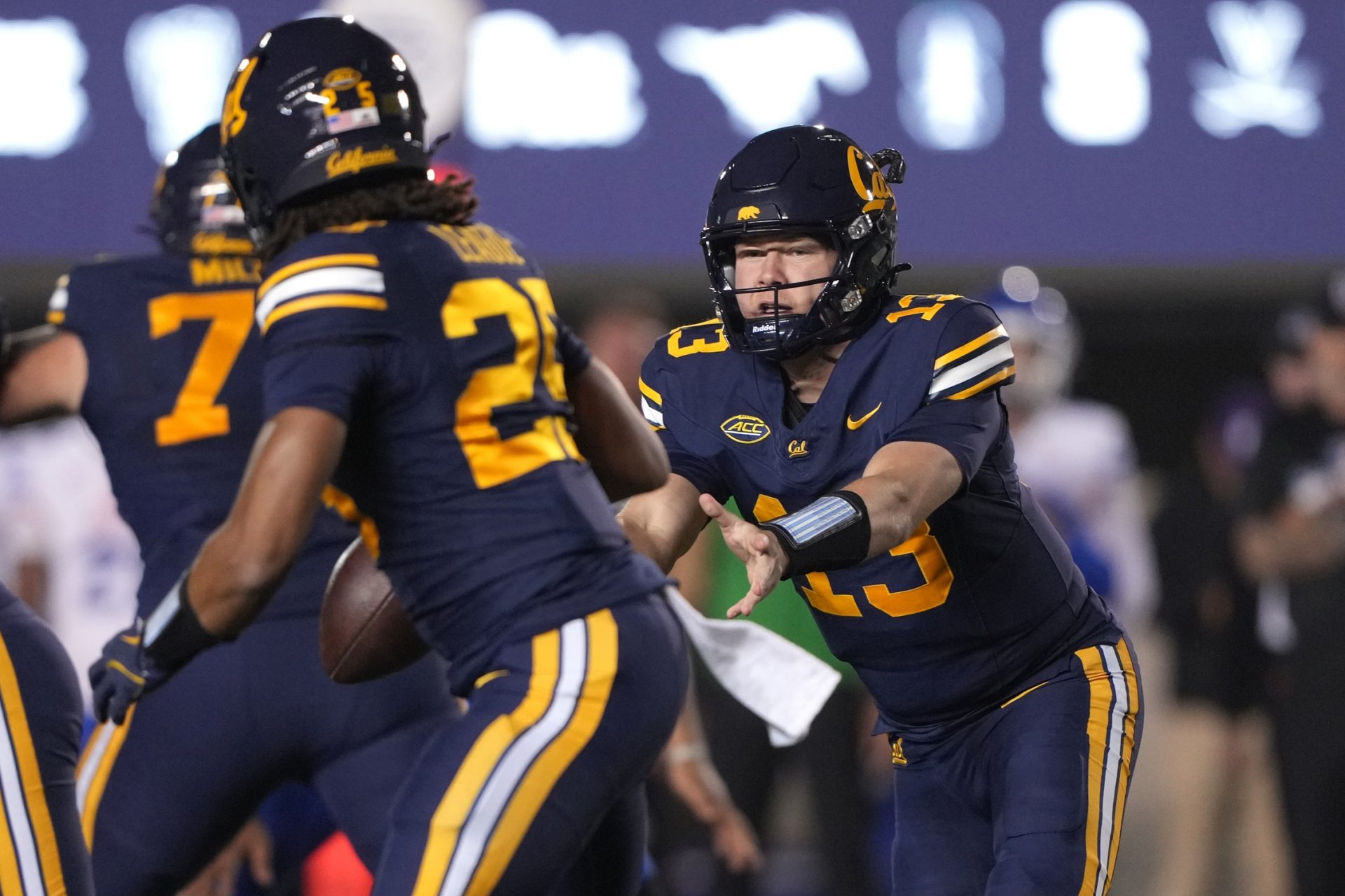 California Golden Bears quarterback Devin Brown (13) pitches to running back Anthony League (center left) during the first quarter against the Southern Methodist Mustangs at California Memorial Stadium.