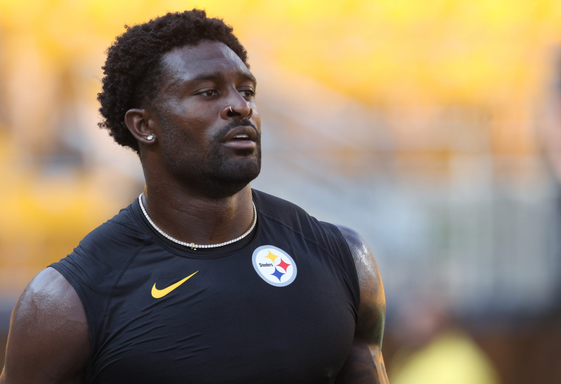 Pittsburgh Steelers wide receiver DK Metcalf (4) warms up before the game against the Tampa Bay Buccaneers at Acrisure Stadium.