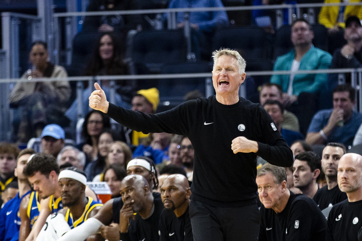 Golden State Warriors head coach Steve Kerr reacts during the third quarter against the Utah Jazz at Chase Center.