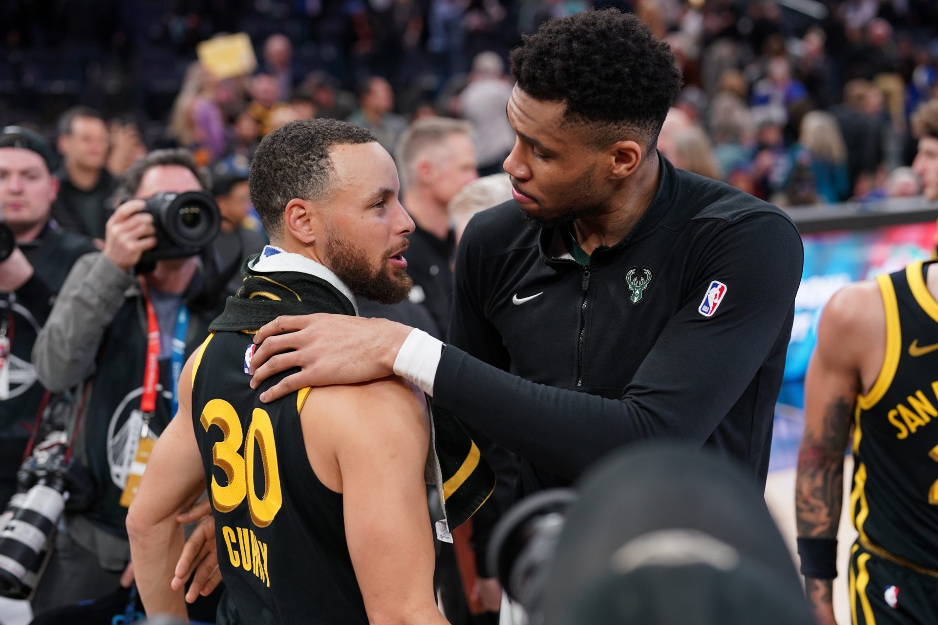 Milwaukee Bucks forward Giannis Antetokounmpo (34) and Golden State Warriors guard Stephen Curry (30) meet after the game at the Chase Center.