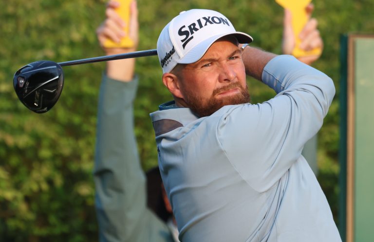 “He sucks like his friend Rory McIlroy” – Fans react to Shane Lowry blowing up his chance of winning Dubai Invitational