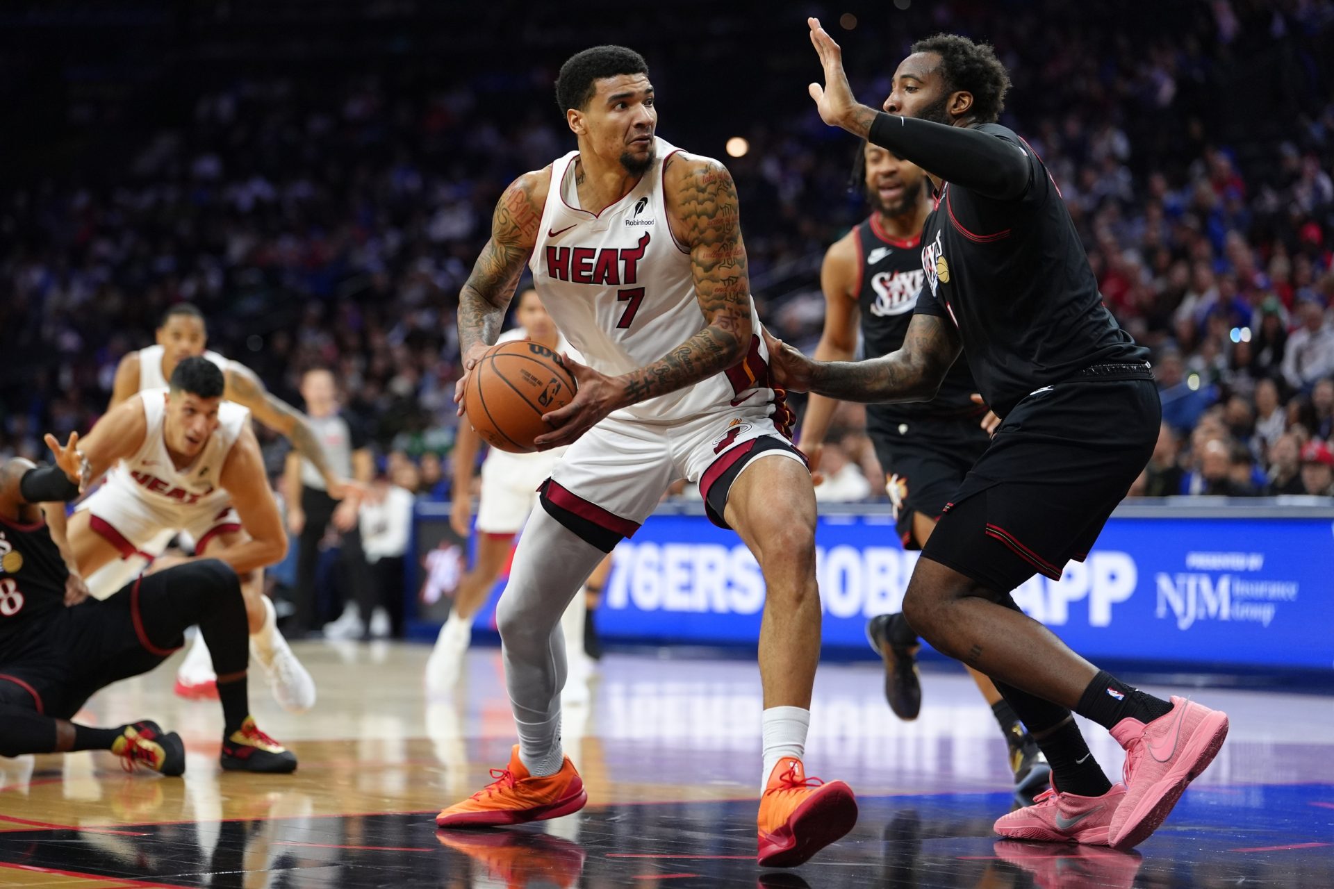 Miami Heat center Kel’el Ware (7) drives against Philadelphia 76ers center Andre Dummond (1) in the second quarter at Xfinity Mobile Arena.