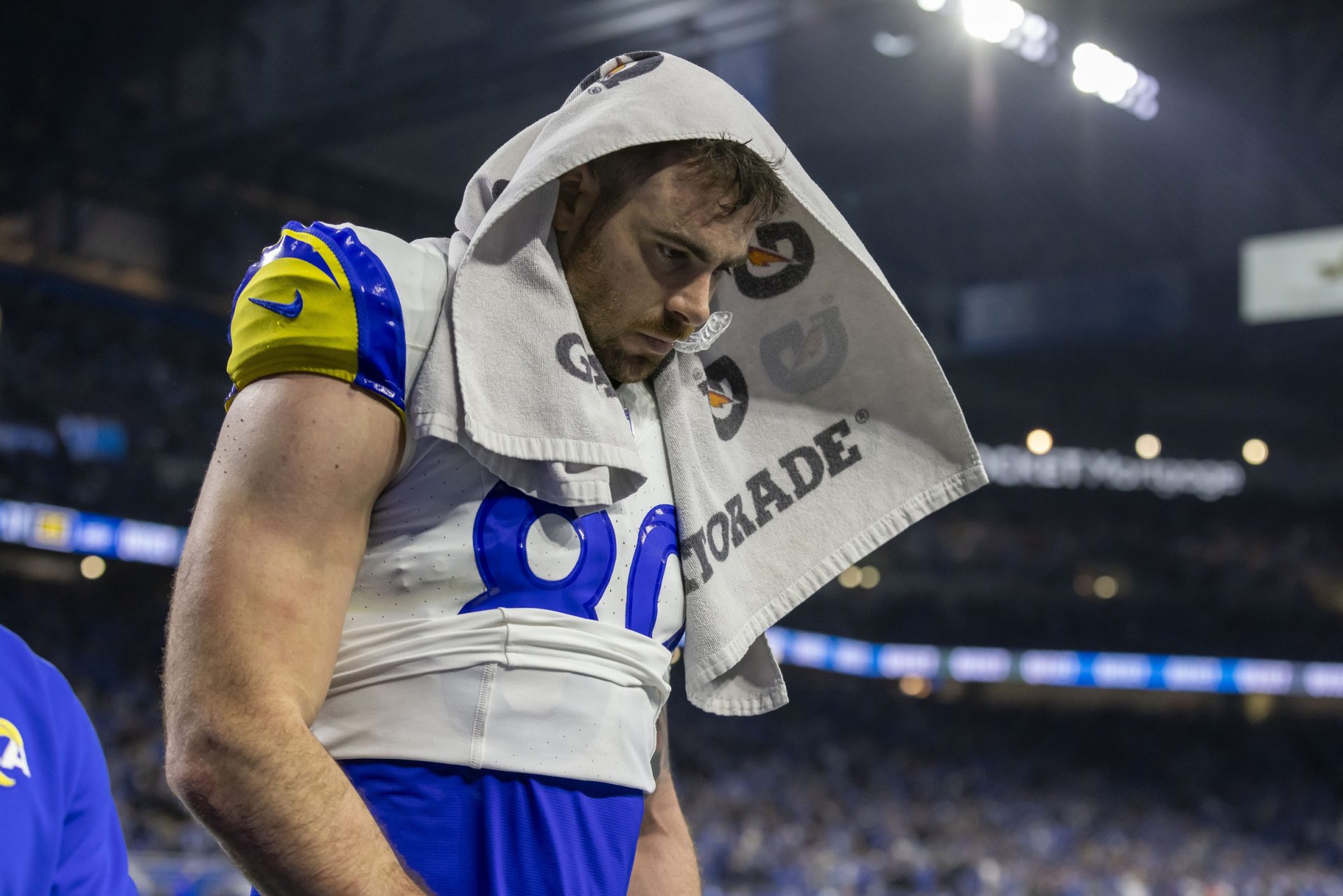 Los Angeles Rams tight end Tyler Higbee (89) leaves the field after losing a 2024 NFC wild card game against the Detroit Lions at Ford Field.