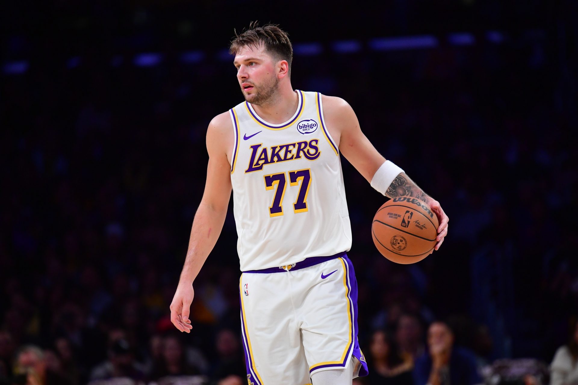 Los Angeles Lakers guard Luka Doncic (77) controls the ball against the New Orleans Pelicans during the first half at Crypto.com Arena.