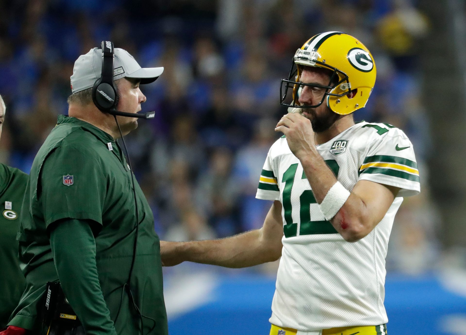 Coach Mike McCarthy talks with Green Bay Packers quarterback Aaron Rodgers (12) during a second half break during the Green Bay Packers 31-23 loss to the Detroit Lions at Ford Field, Detroit, Sunday, October 7, 2018.   Rick Wood/Milwaukee Journal Sentinel. USA

Packlions 33ofx Wood
