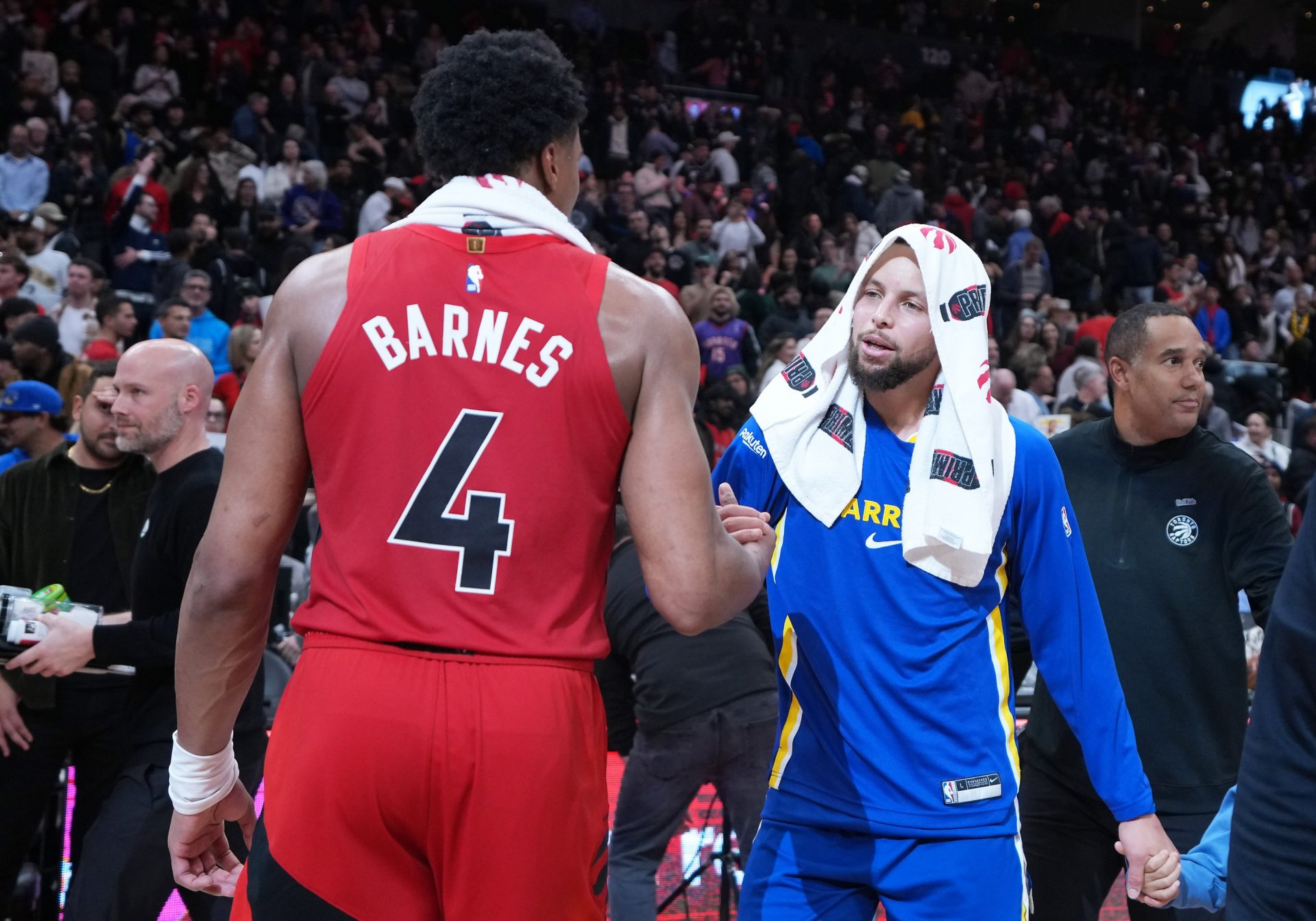 Golden State Warriors guard Stephen Curry (30) shakes hands with Toronto Raptors forward Scottie Barnes (4) at the end of the game at Scotiabank Arena.