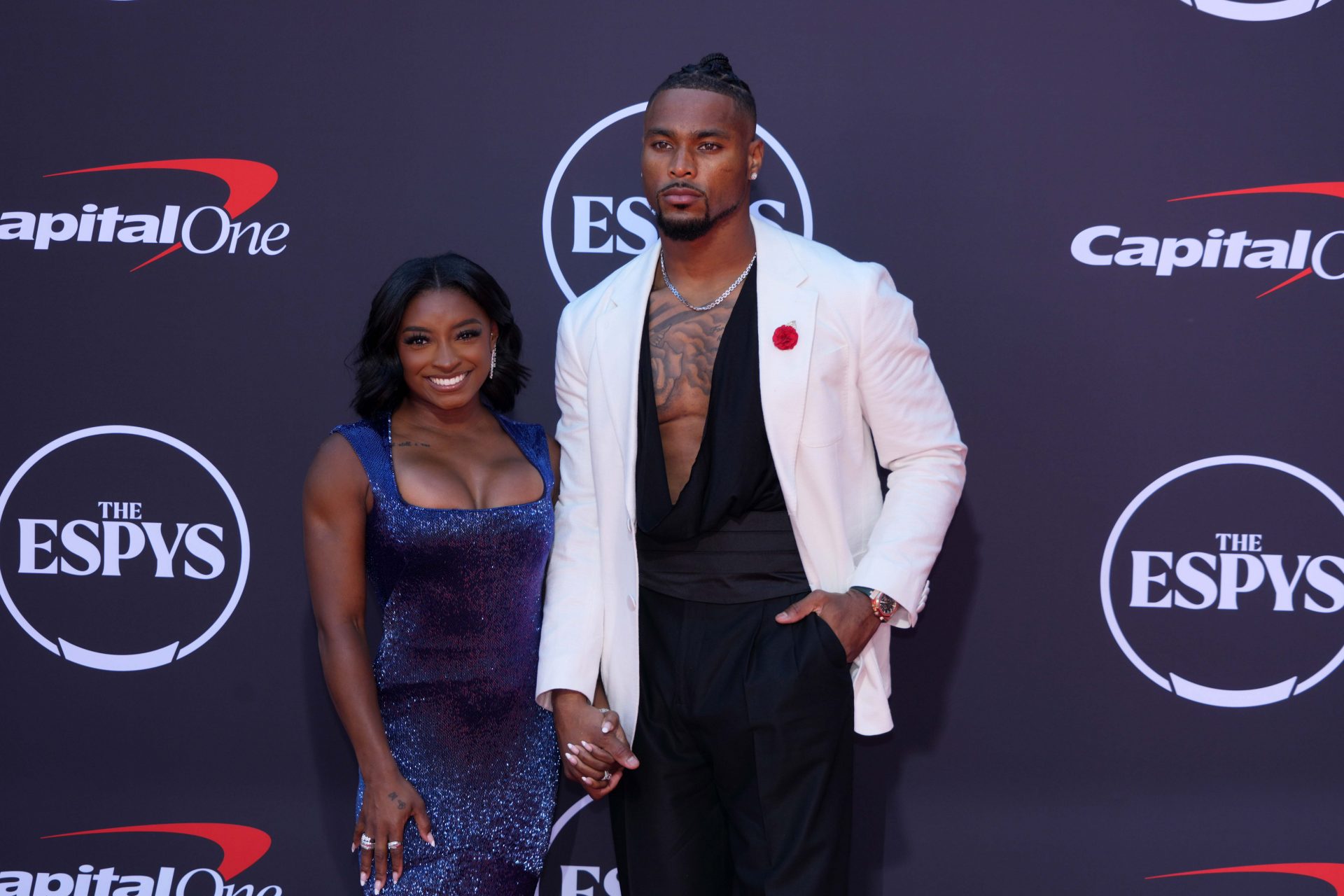 Simone Biles (left) and Jonathan Owens pose on the ESPYs red carpet at the Dolby Theatre.