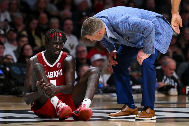 Alabama Crimson Tide head coach Nate Oats comes and checks on forward Taylor Bol Bowen (7) against the Vanderbilt Commodores during the second half at Memorial Gymnasium.
