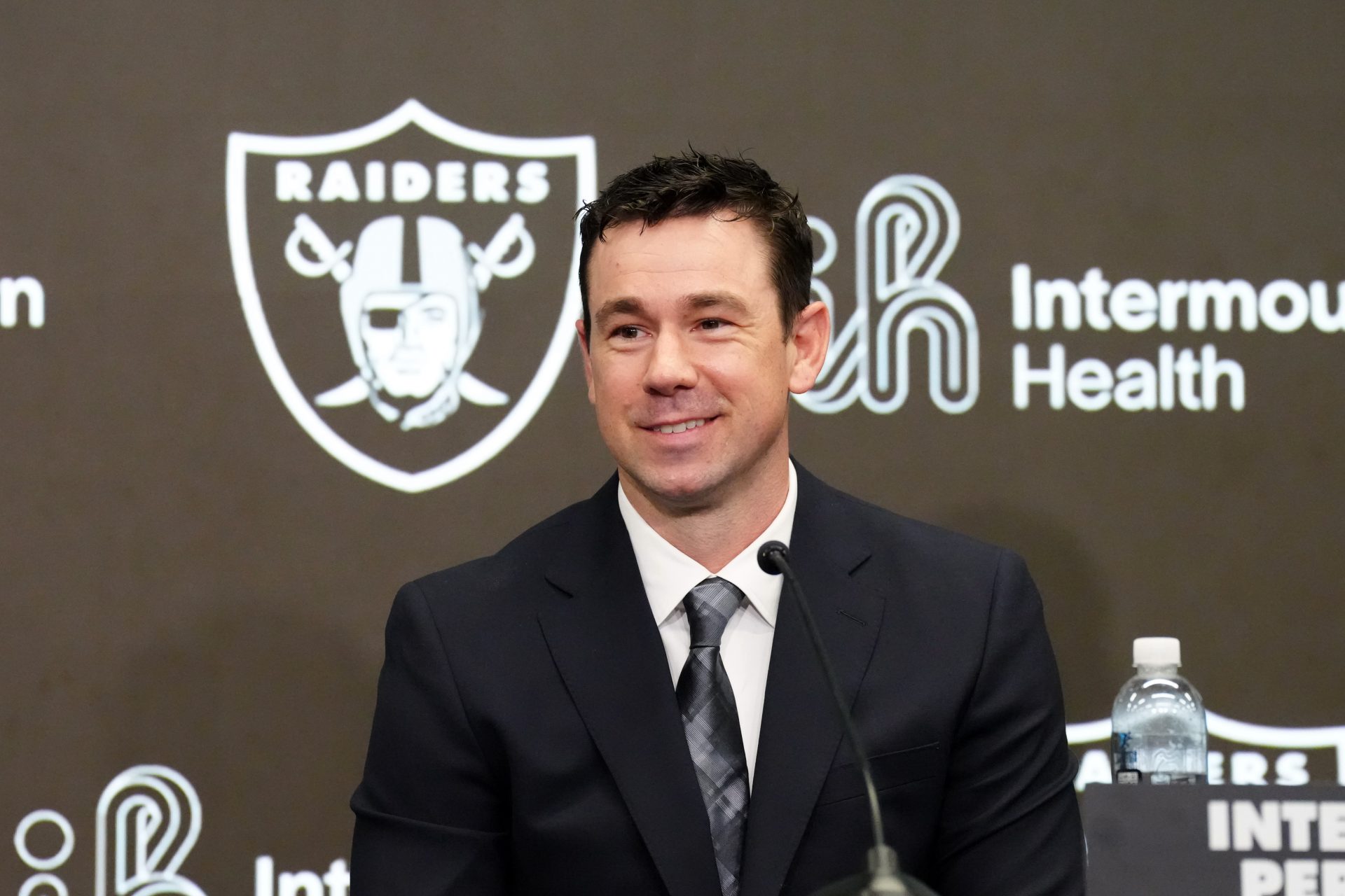 Klint Kubiak speaks at introductory press conference - Source: Imagn