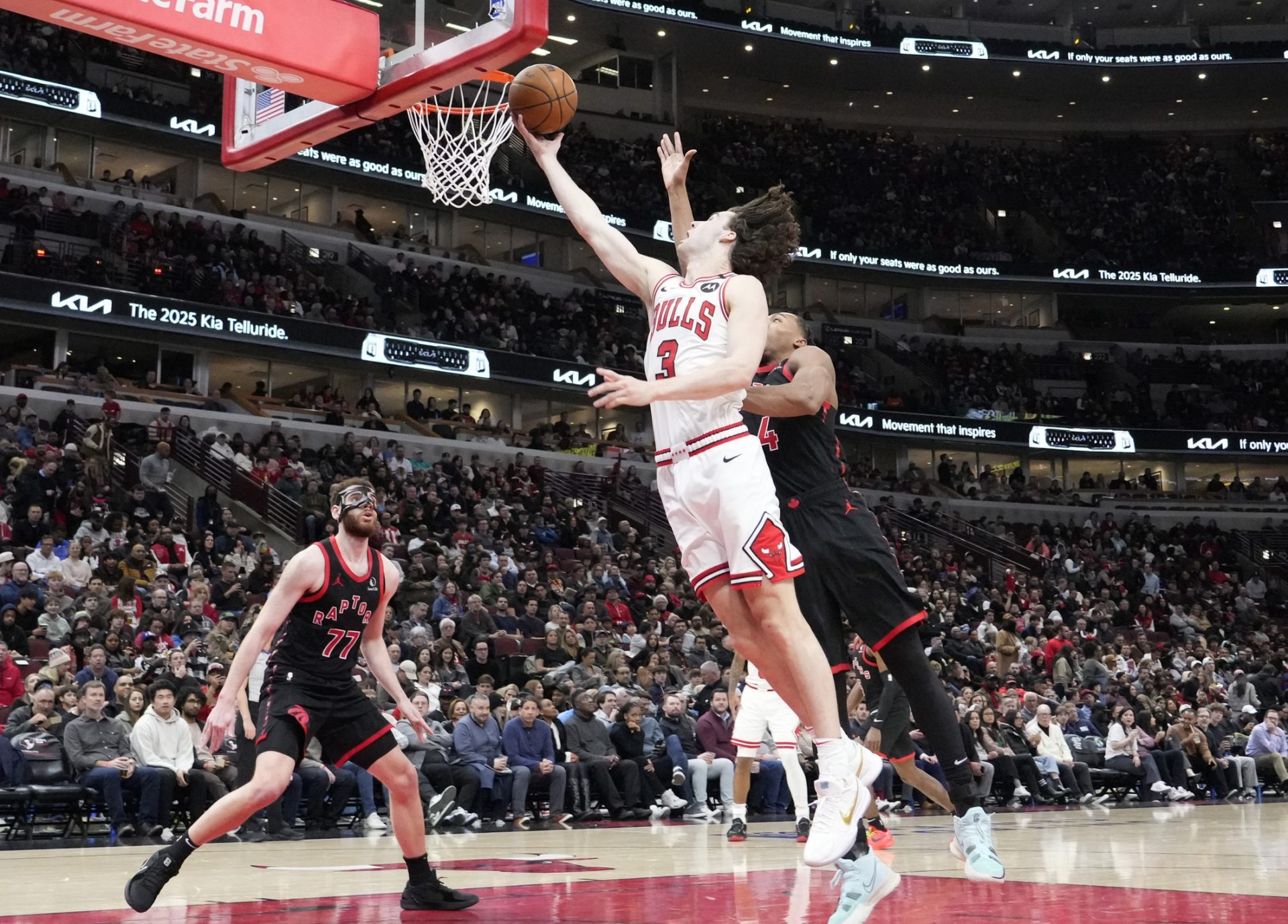 Toronto Raptors forward Scottie Barnes (4) defends Chicago Bulls guard Josh Giddey (3) during the second half at United Center.