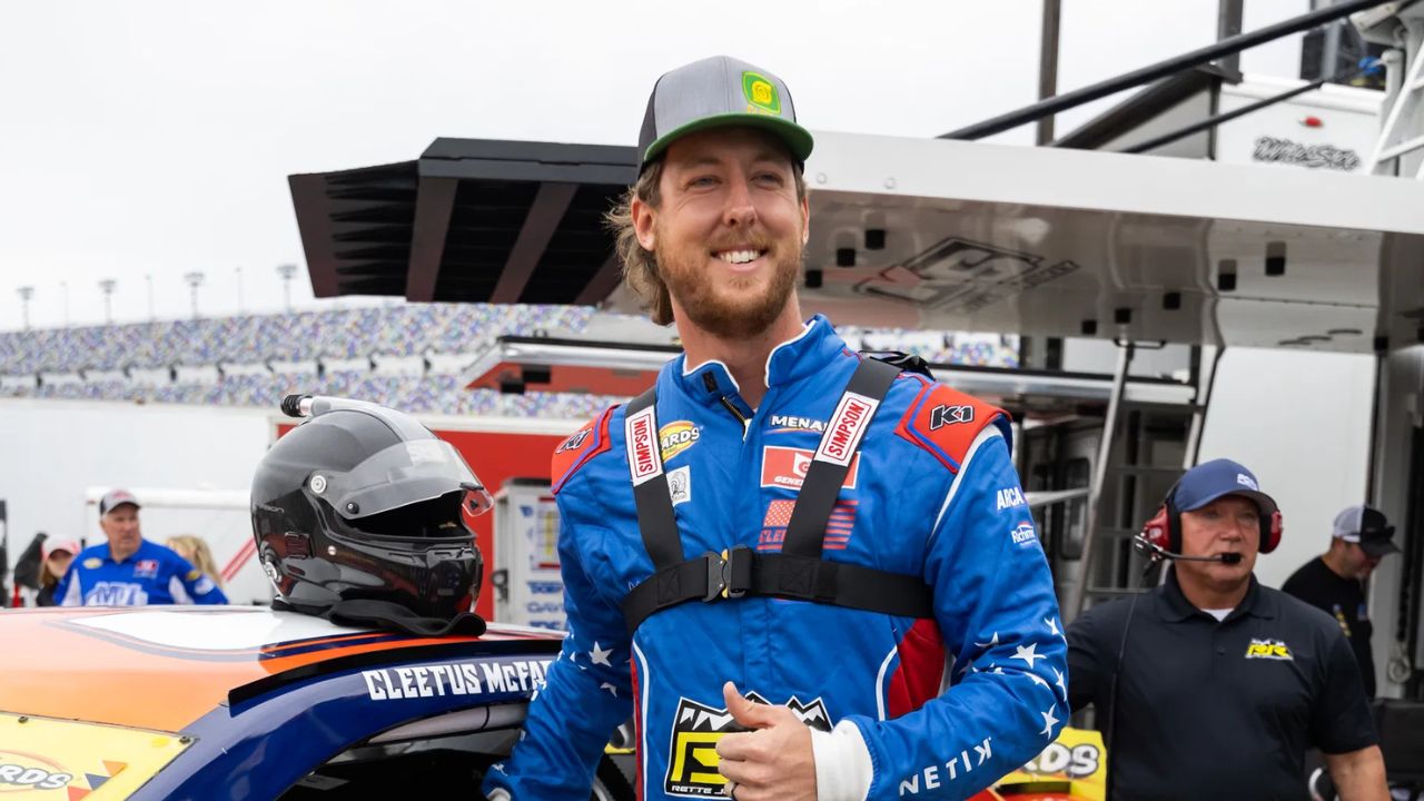 Màn ra mắt NASCAR Truck Series của Cleetus McFarland tại Daytona bị cản trở; cần vượt qua bài kiểm tra sắp tới | College Sports Network