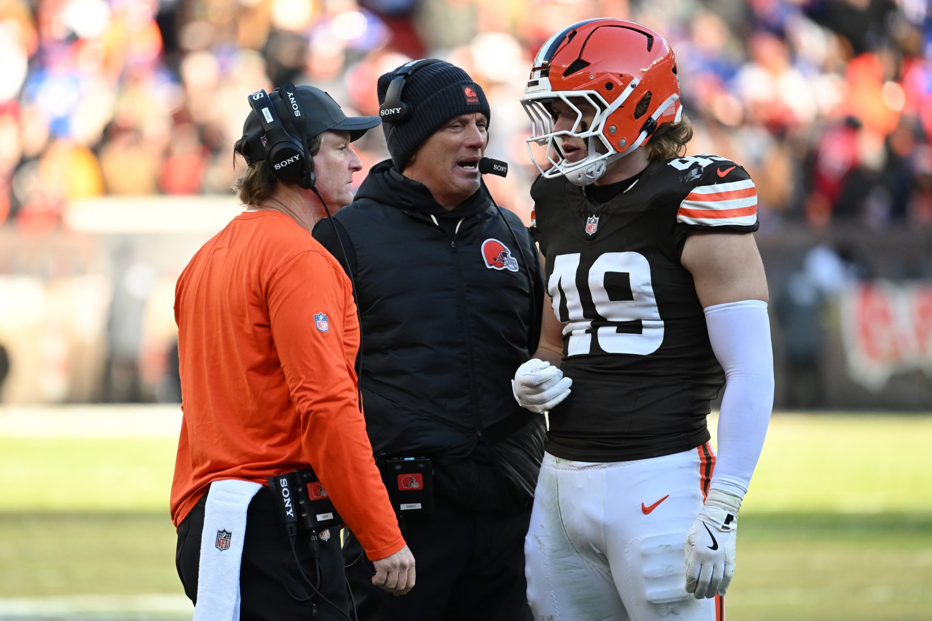 Cleveland Browns linebacker Carson Schwesinger (49) talks with defensive coordinator Jim Schwartz on the during the second half against the Buffalo Bills at Huntington Bank Field.