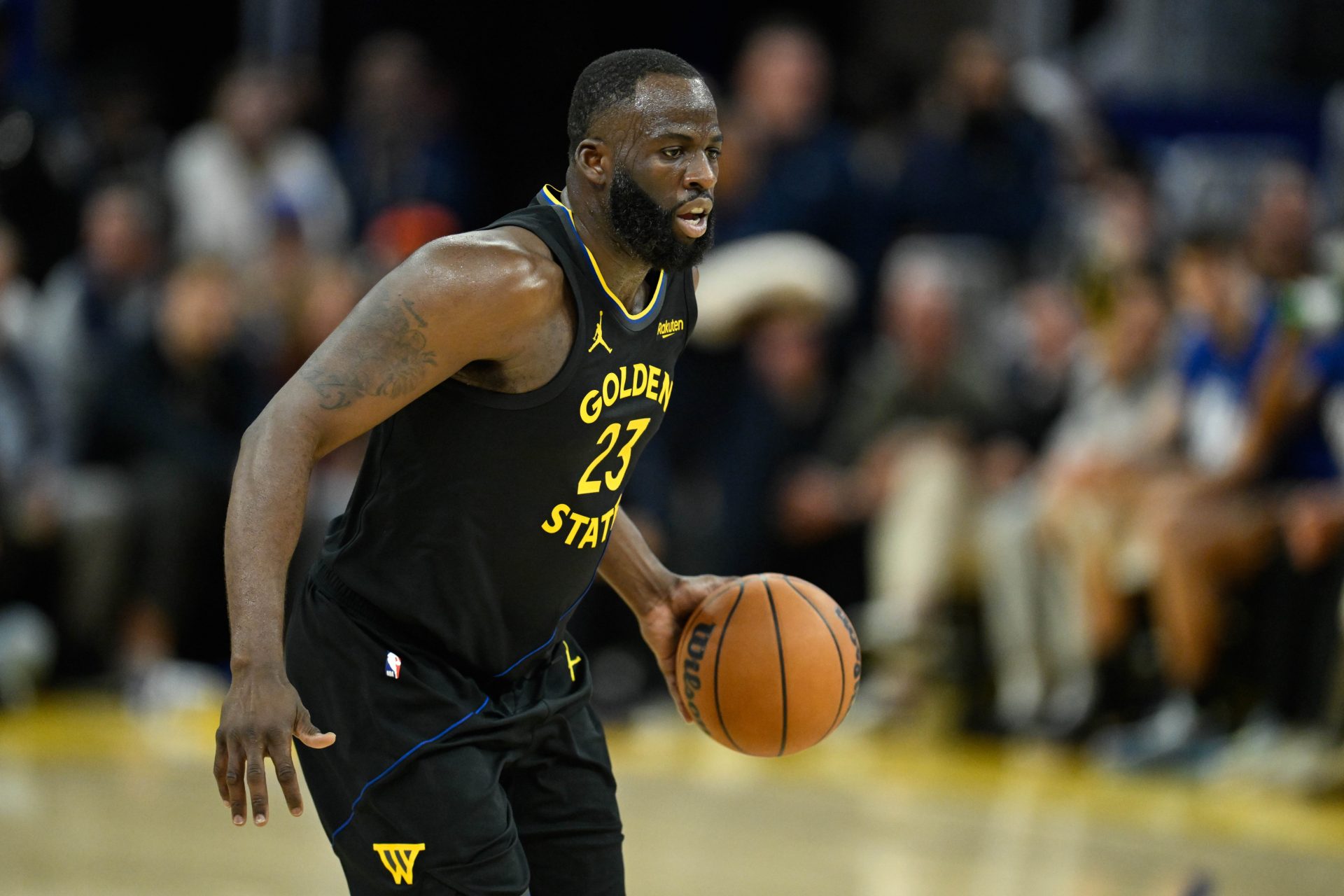 Golden State Warriors forward Draymond Green (23) dribbles against the San Antonio Spurs in the third quarter at Chase Center.