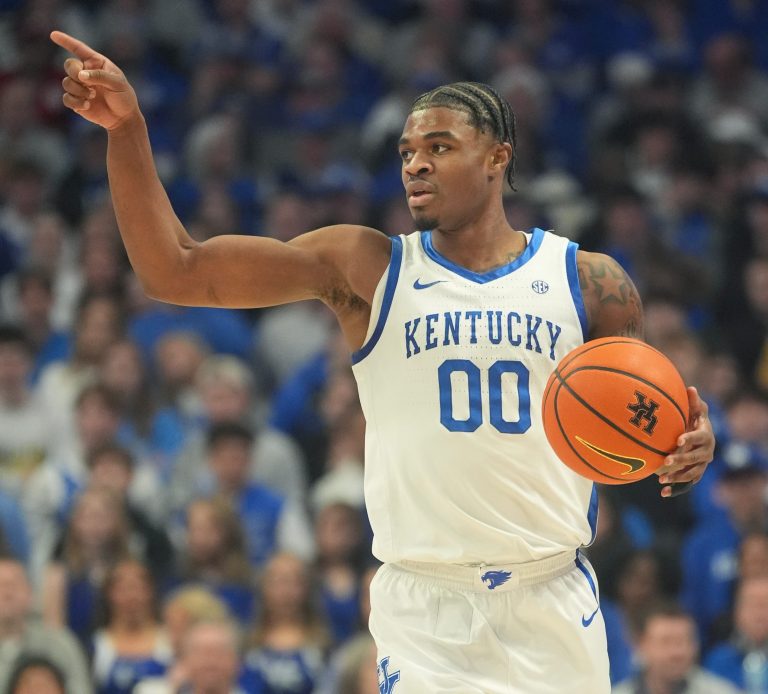 Kentucky's guard Otega Oweh (00) brings the ball up court against Oklahoma Wednesday night at Rupp Arena.
Feb. 4, 2026