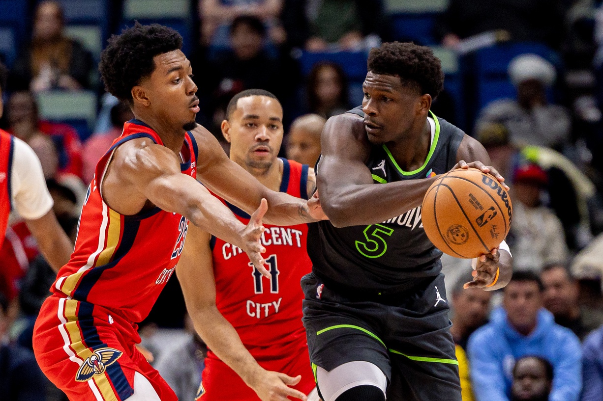 Minnesota Timberwolves guard Anthony Edwards (5) passes the ball around New Orleans Pelicans forward Trey Murphy III (25) during the first half at Smoothie King Center.