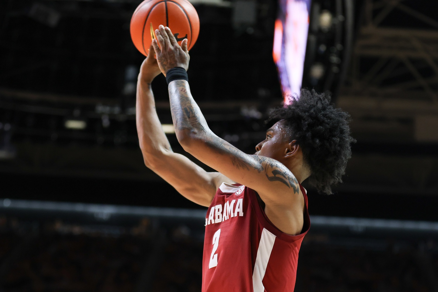 Alabama Crimson Tide guard Aden Holloway (2) shoots the ball and ties the game against the Tennessee Volunteers during the second half at Thompson-Boling Arena at Food City Center - Source: Imagn