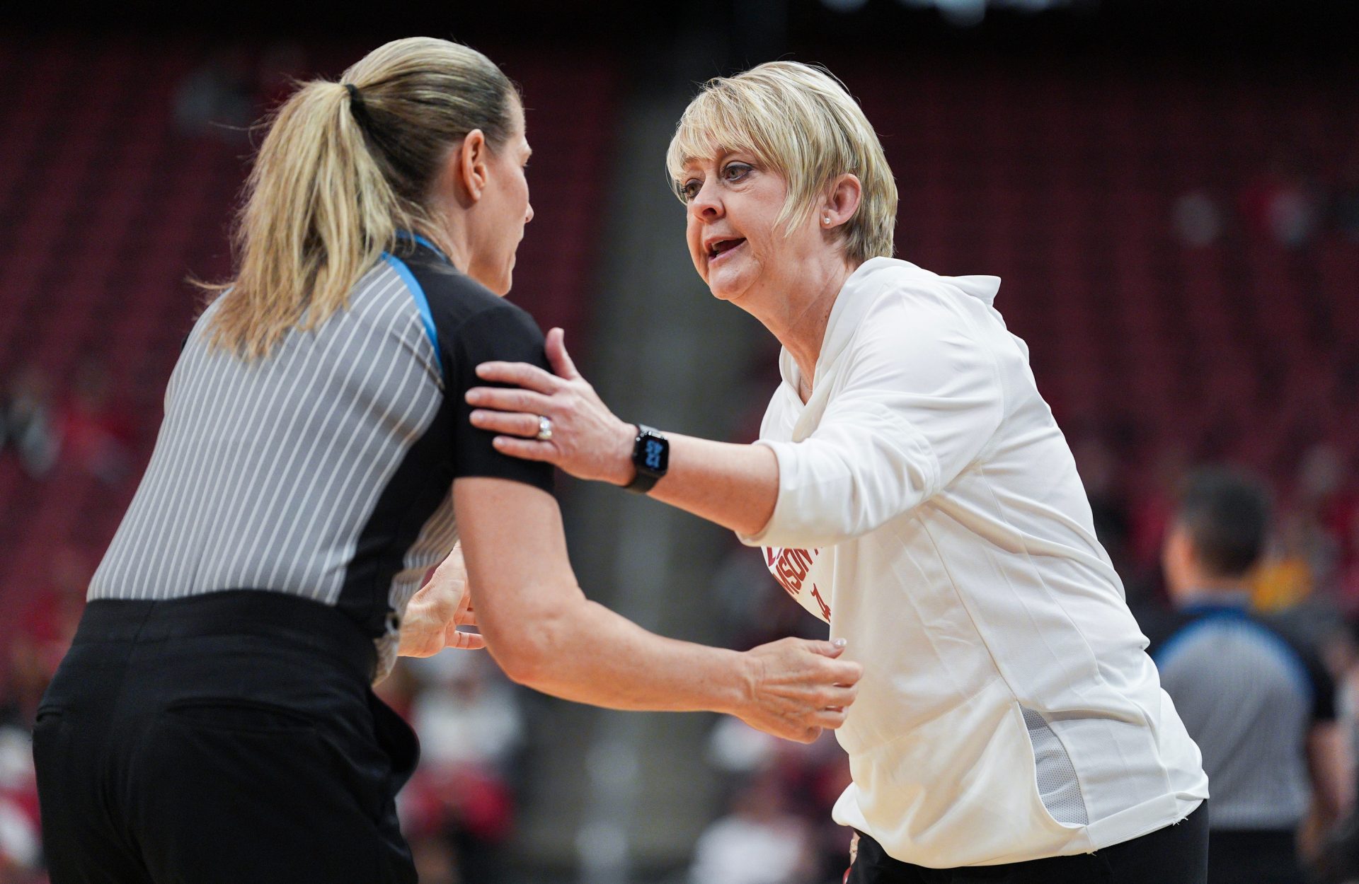 Kristy Curry - Alabama vs. Louisville - Source: Imagn