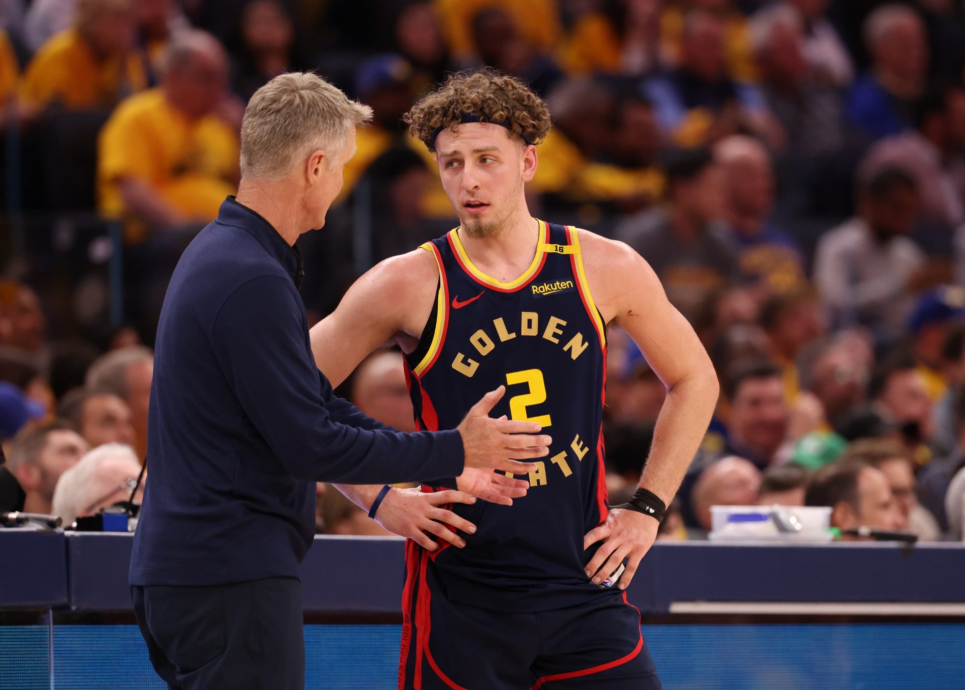 Golden State Warriors  Steve Kerr speaks with guard Brandin Podziemski (2) during the third quarter of game four of the 2025 NBA Playoffs first round at Chase Center - Source: Imagn Images