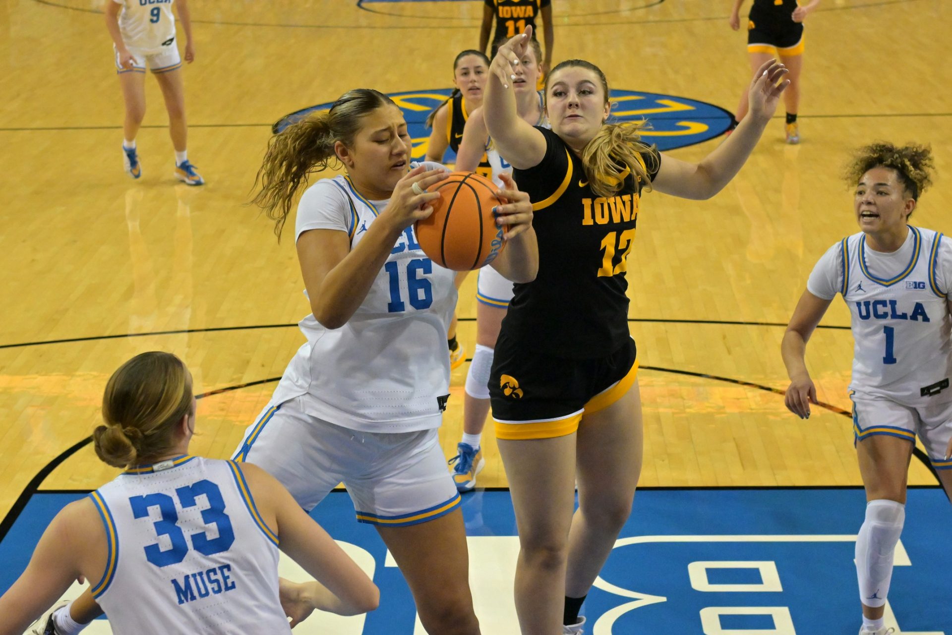 Lauren Betts - UCLA Bruins vs. Iowa Hawkeyes - Source: Imagn