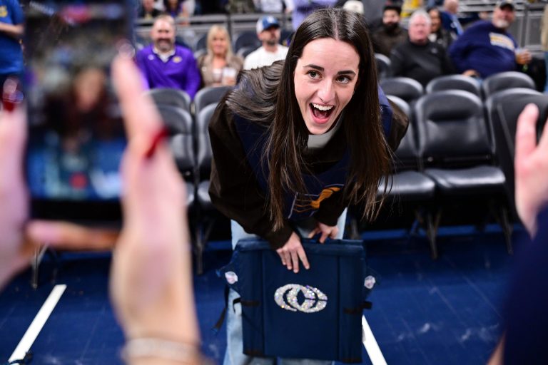 “Stinkyyy”: Sophie Cunningham, Lexie Hull React to Caitlin Clark’s “Film Cam” Media Day Pics