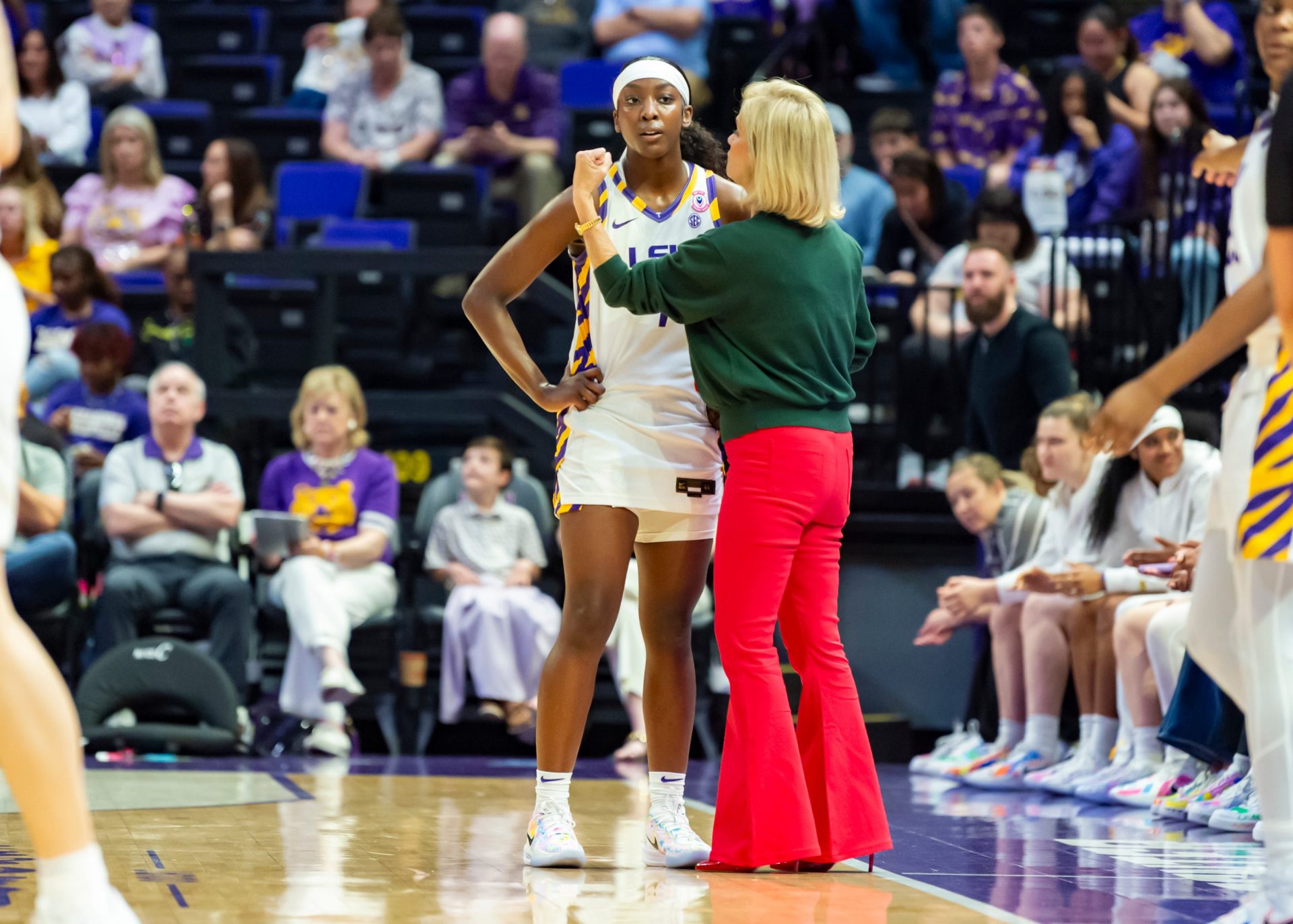 Flau'jae Johnson & Kim Mulkey - Source: Imagn