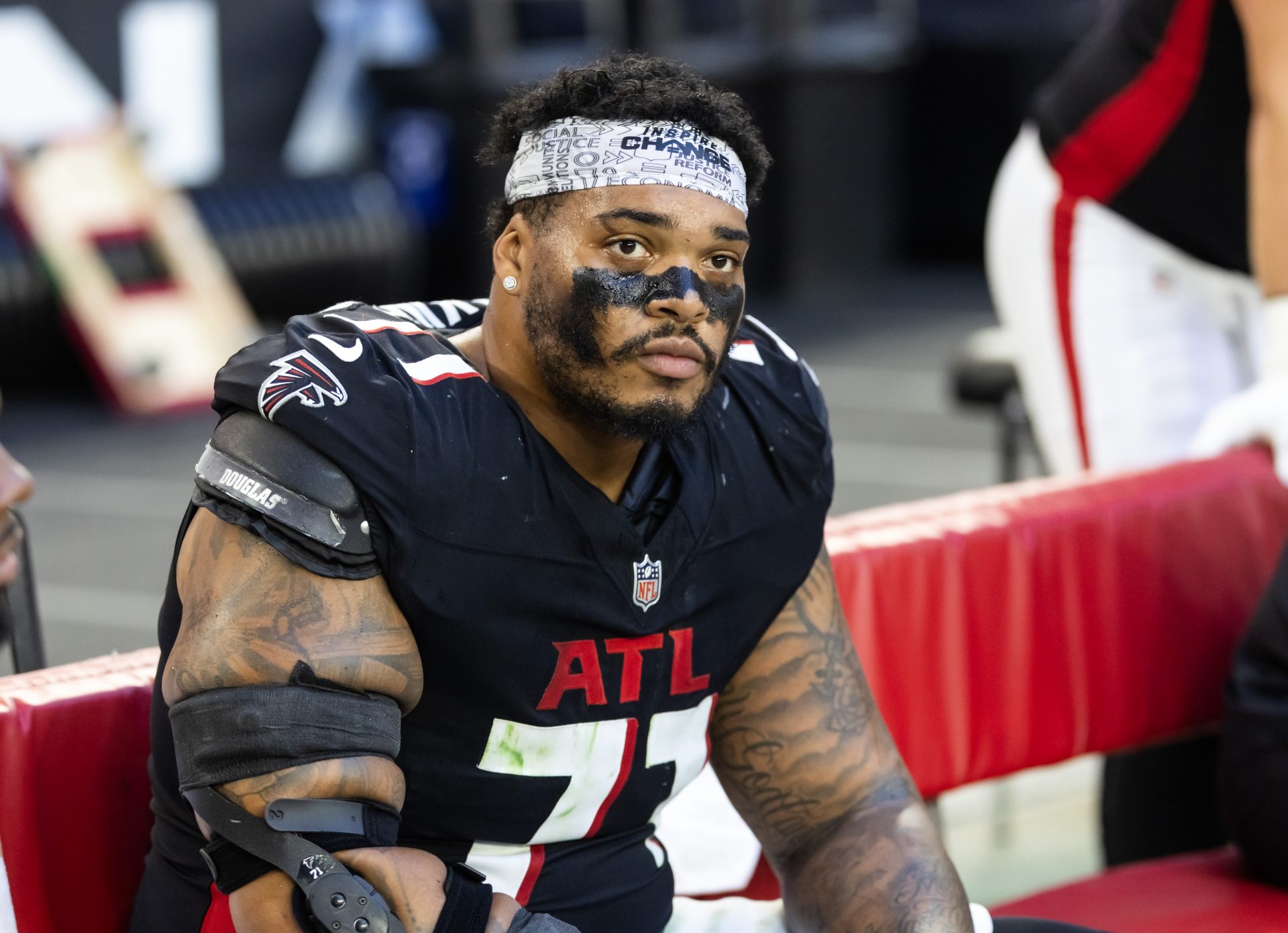 Atlanta Falcons offensive lineman Elijah Wilkinson (71) against the Arizona Cardinals at State Farm Stadium. Credit: Imagn Images