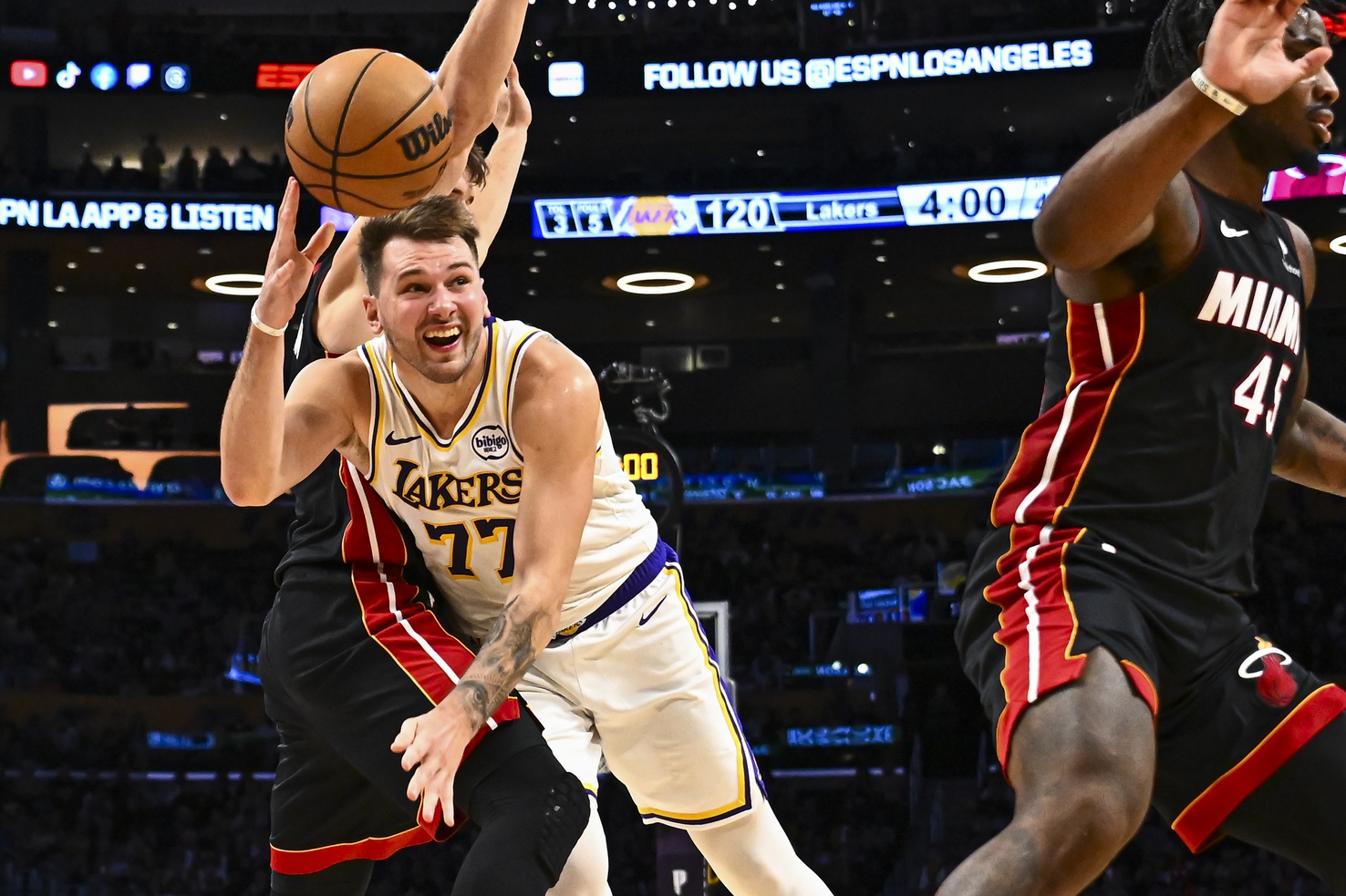 Los Angeles Lakers guard Luka Doncic (77) passes the ball against Miami Heat guard Pelle Larsson (9) during the second half at Crypto.com Arena.