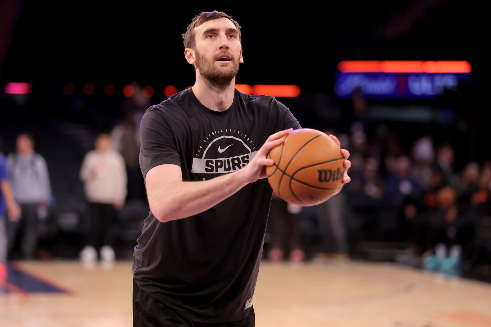 San Antonio Spurs center Luke Kornet (7) warms up before a game against the New York Knicks at Madison Square Garden. - Source: Imagn