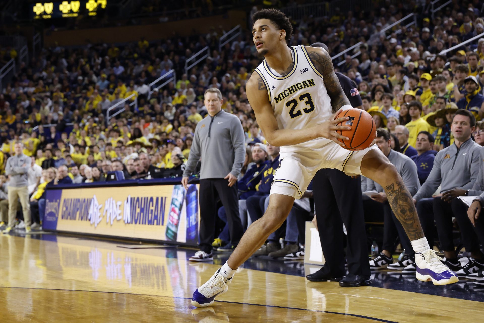 Michigan Wolverines forward Yaxel Lendeborg (23) dribbles in the first half against the Minnesota Golden Gophers at Crisler Center. 
Source: Imagn