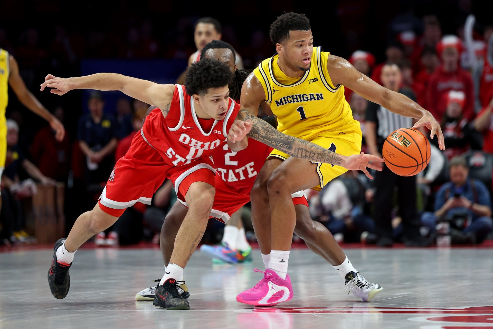 Ohio State Buckeyes guard John Mobley Jr. tries to steal the ball from Michigan Wolverines guard Trey McKenney
Source: Imagn