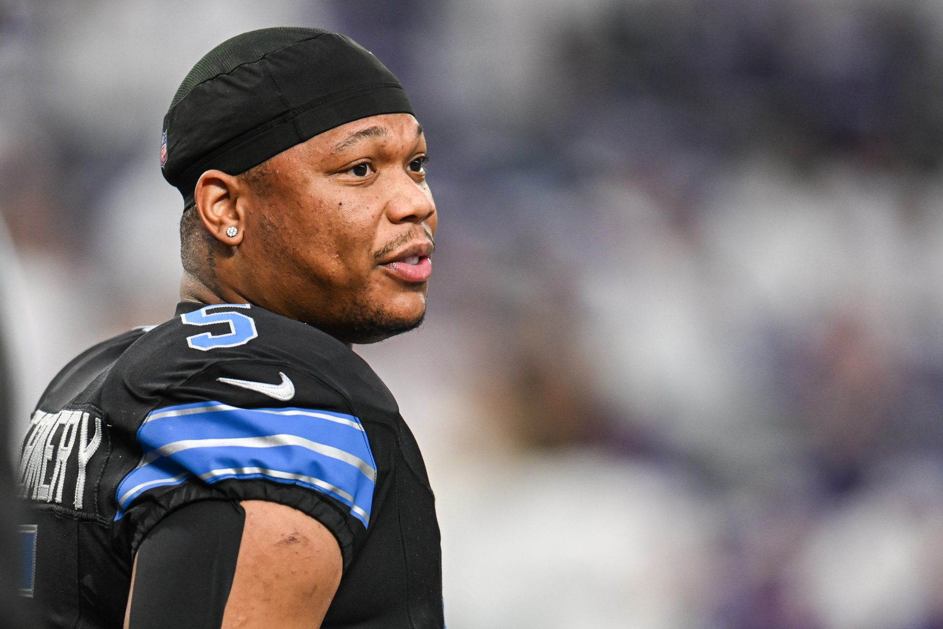 David Montgomery (5) looks on before the game - Detroit Lions vs Minnesota Vikings - Source: Imagn