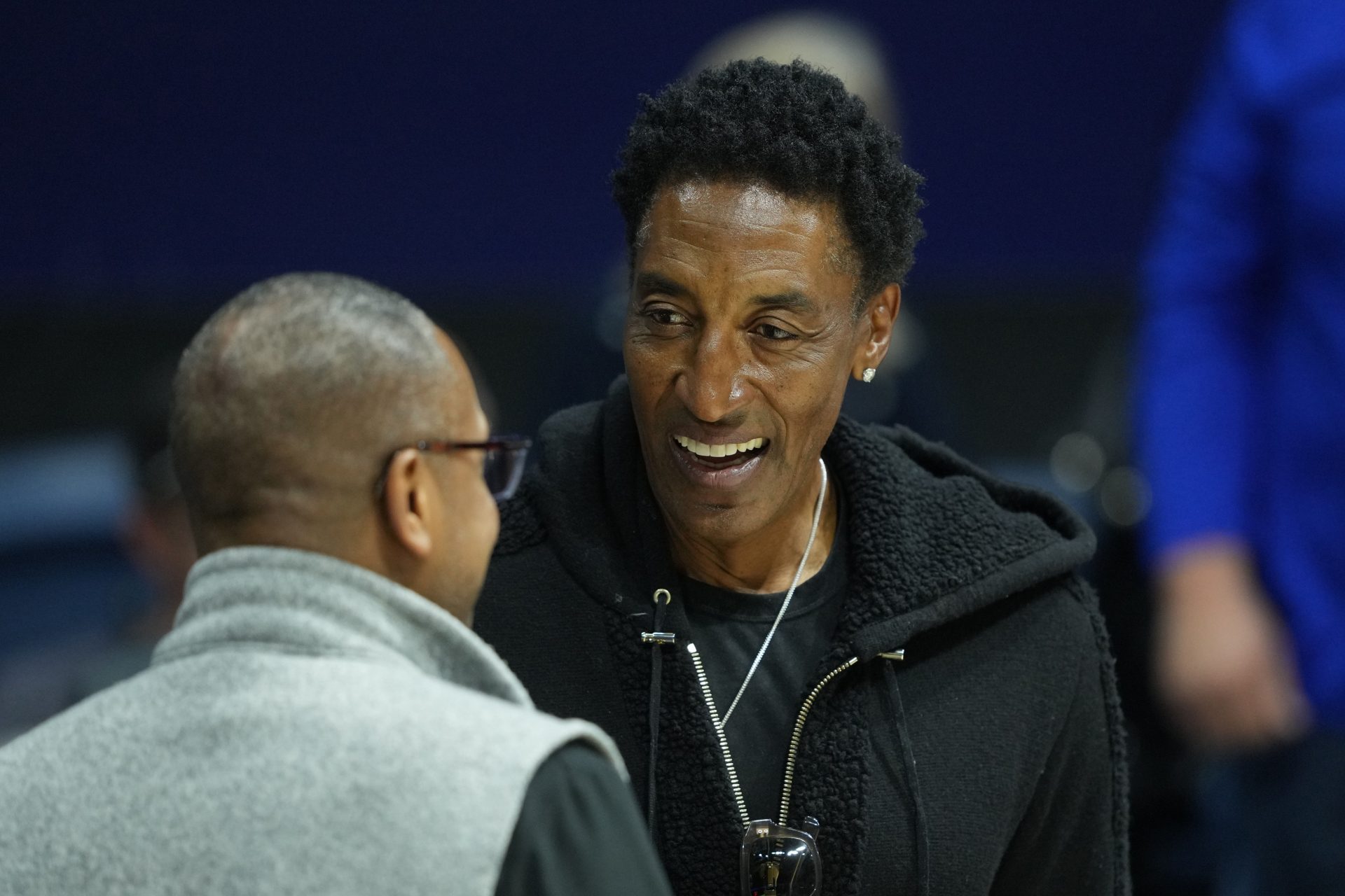 Chicago Bulls former player Scottie Pippen (center) talks before the game between the California Golden Bears and the North Carolina Tar Heels at Haas Pavilion - Source: Imagn Images