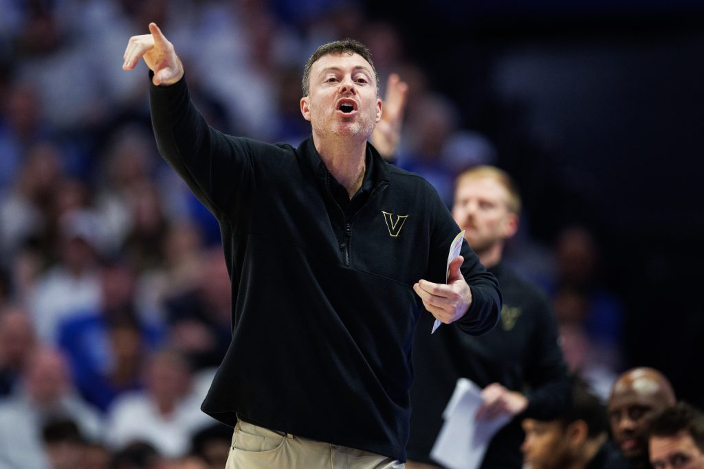 Where Will Davion Thompson Commit? Predicting the Landing Spot for the Top-25 Recruit