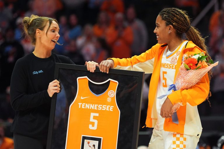 Tennessee’s Kaiya Wynn gets recognized by Tennessee basketball coach Kim Caldwell 
Source: Imagn