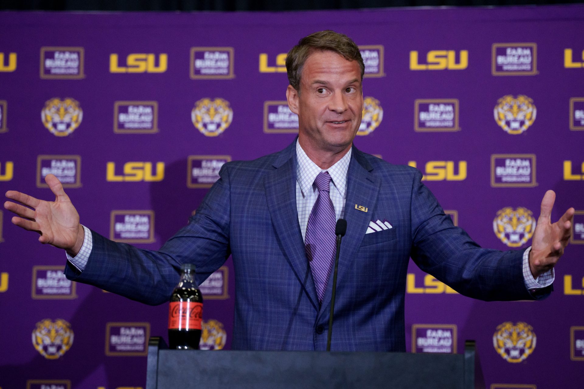 Lane Kiffin - South Stadium Club - Source: Imagn