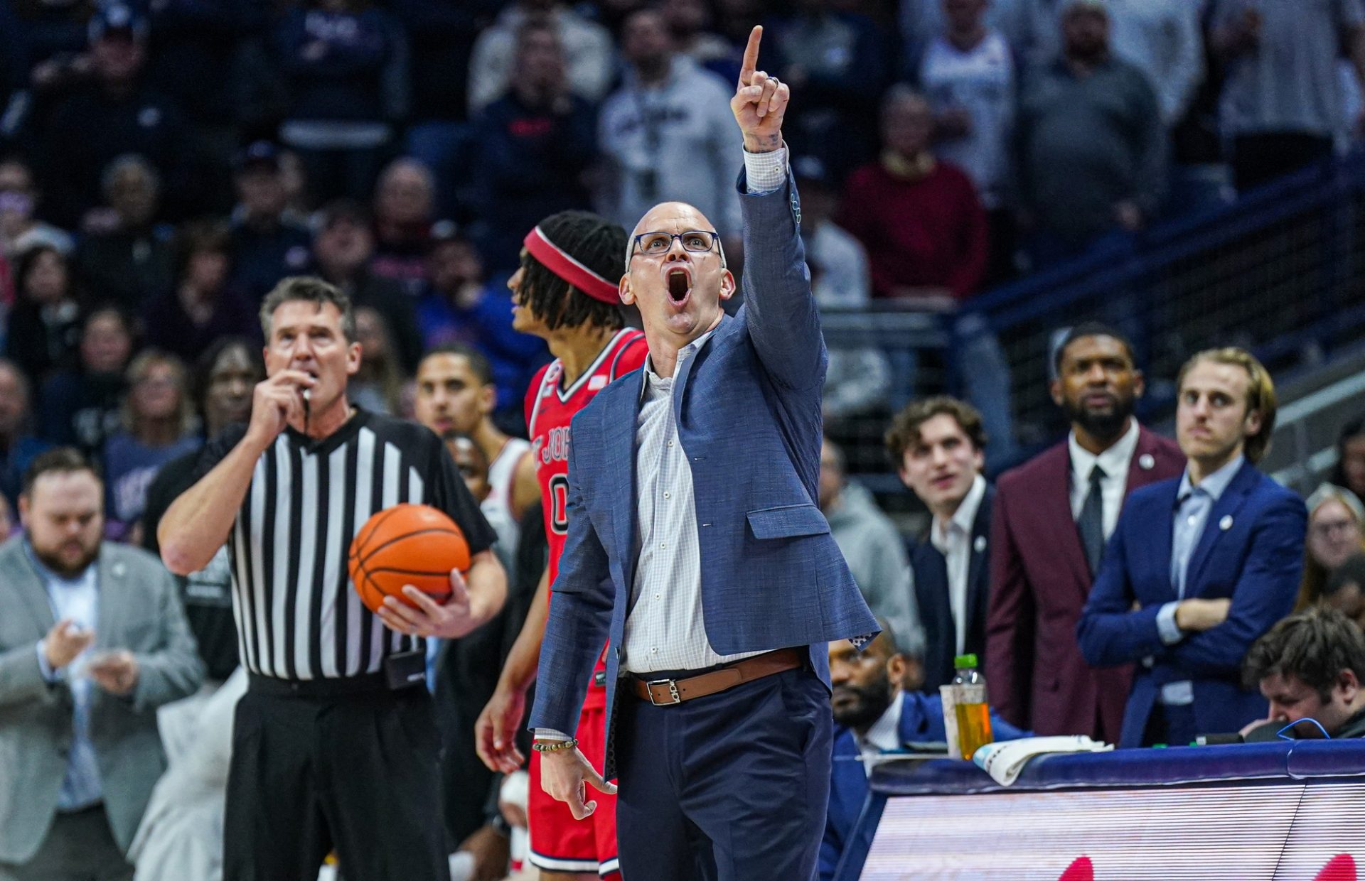 Dan Hurley shouting during a game. - Source: Imagn