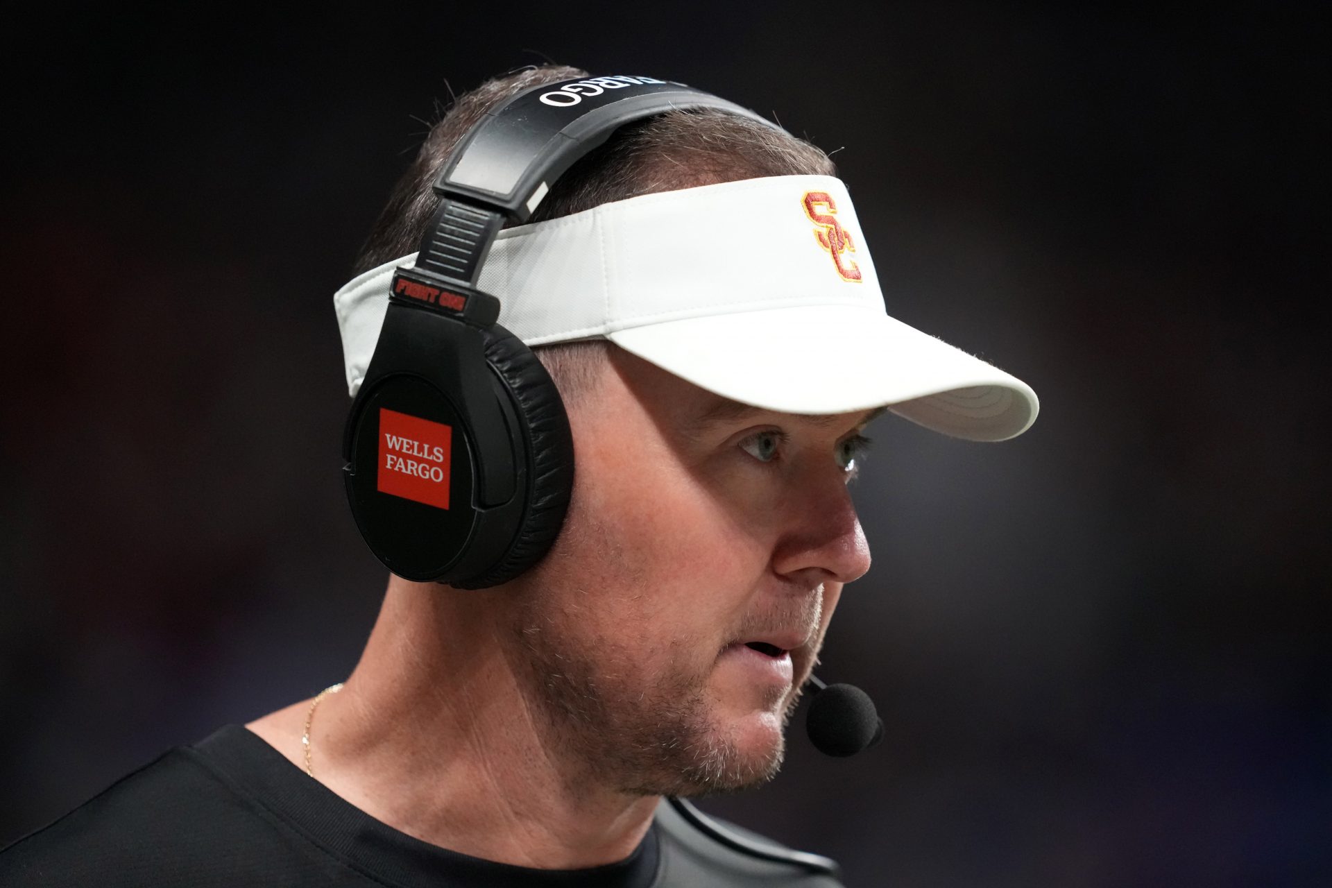Lincoln Riley during a game - Source - IMAGN
