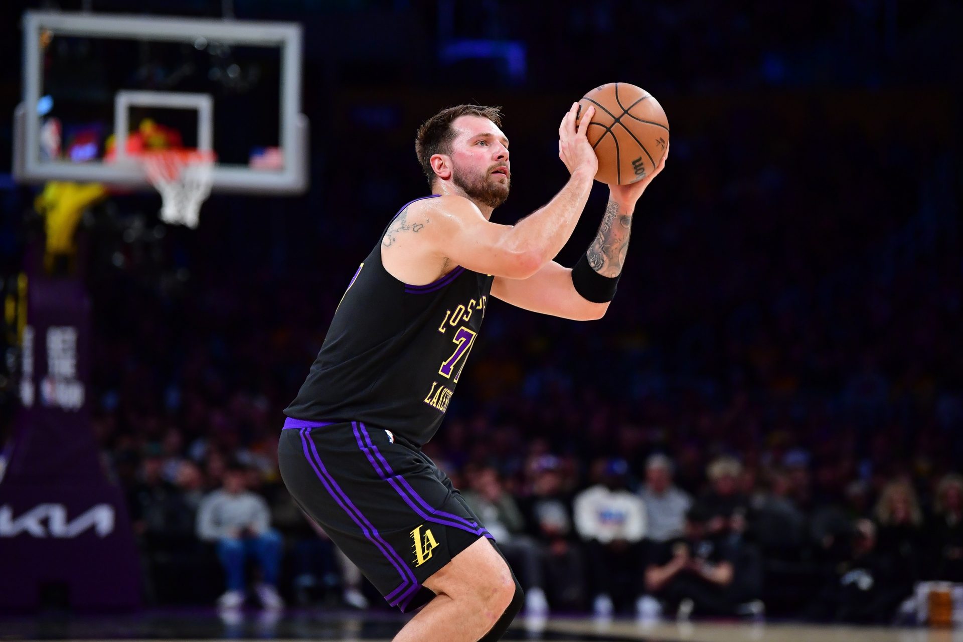 Los Angeles Lakers guard Luka Doncic (77) shoots against the Minnesota Timberwolves. - Source: Imagn