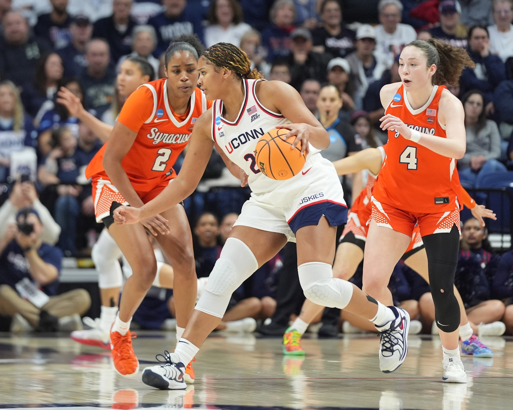 UConn Huskies forward Sarah Strong (21) dribbles the ball against Syracuse Orange. Source: Imagn
