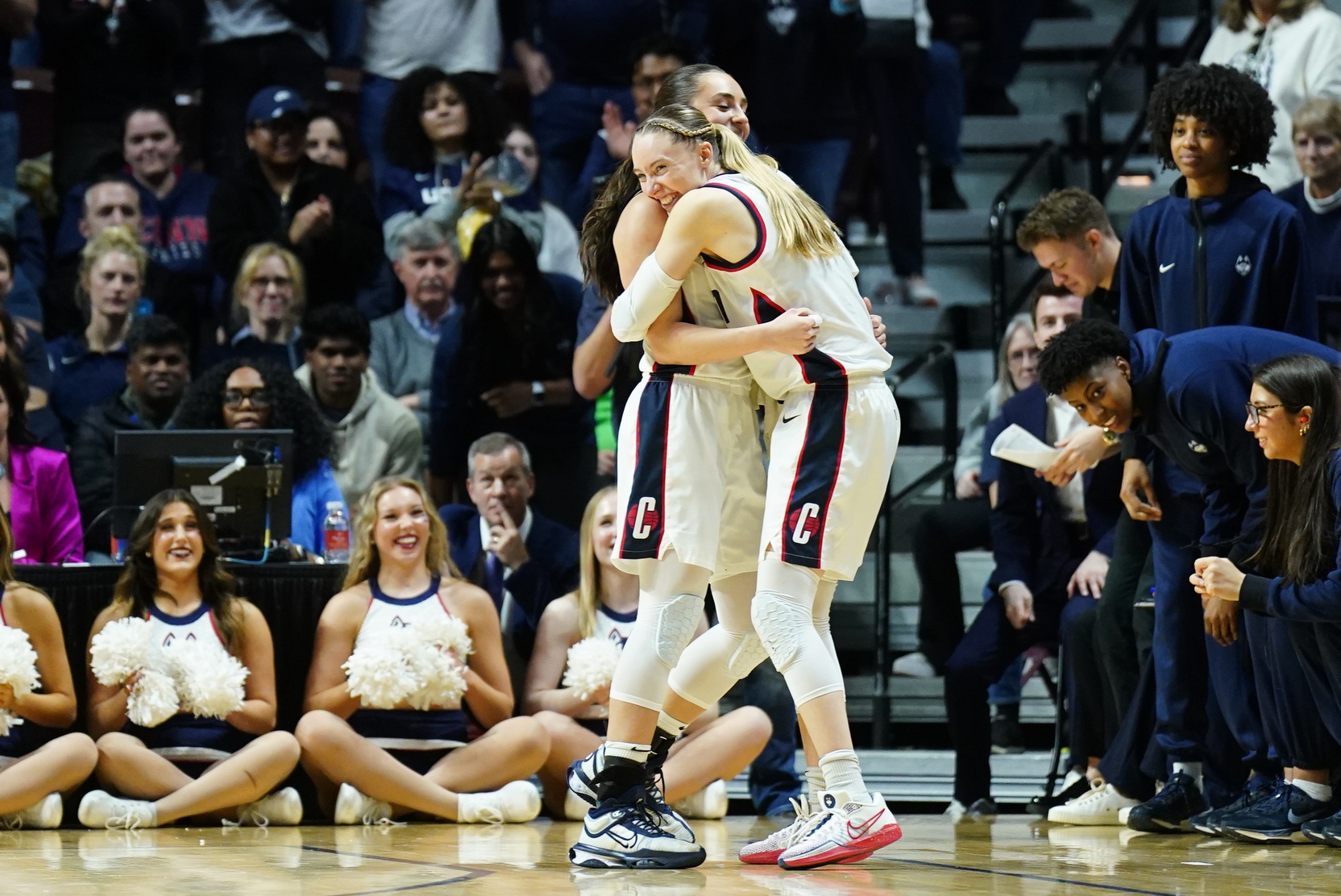 Paige Bueckers Sends Love to Nika Muhl After Another Knee Injury - Source: IMAGN