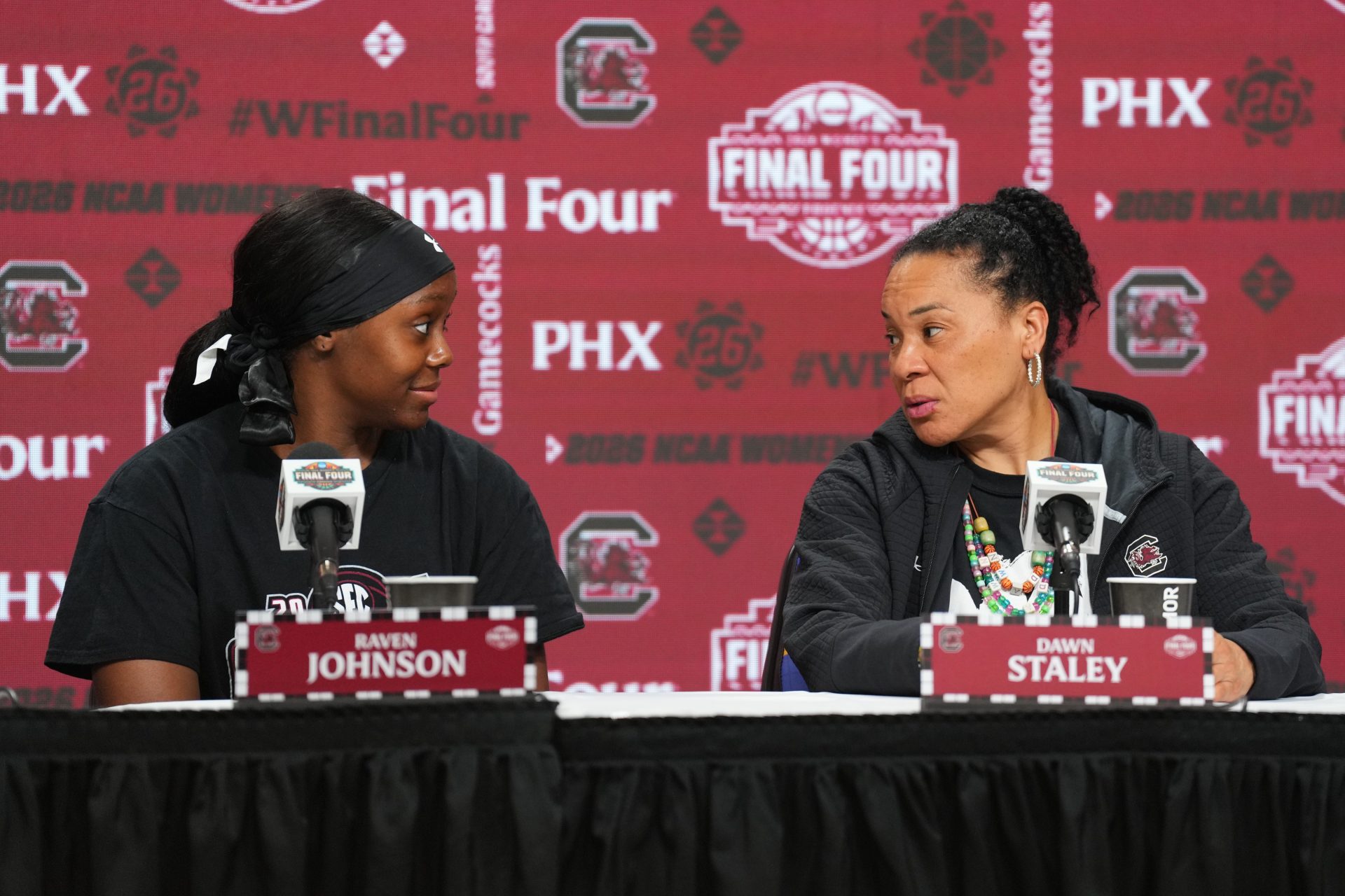 Ta'Niya Latson and Dawn Staley - Source: Imagn.
