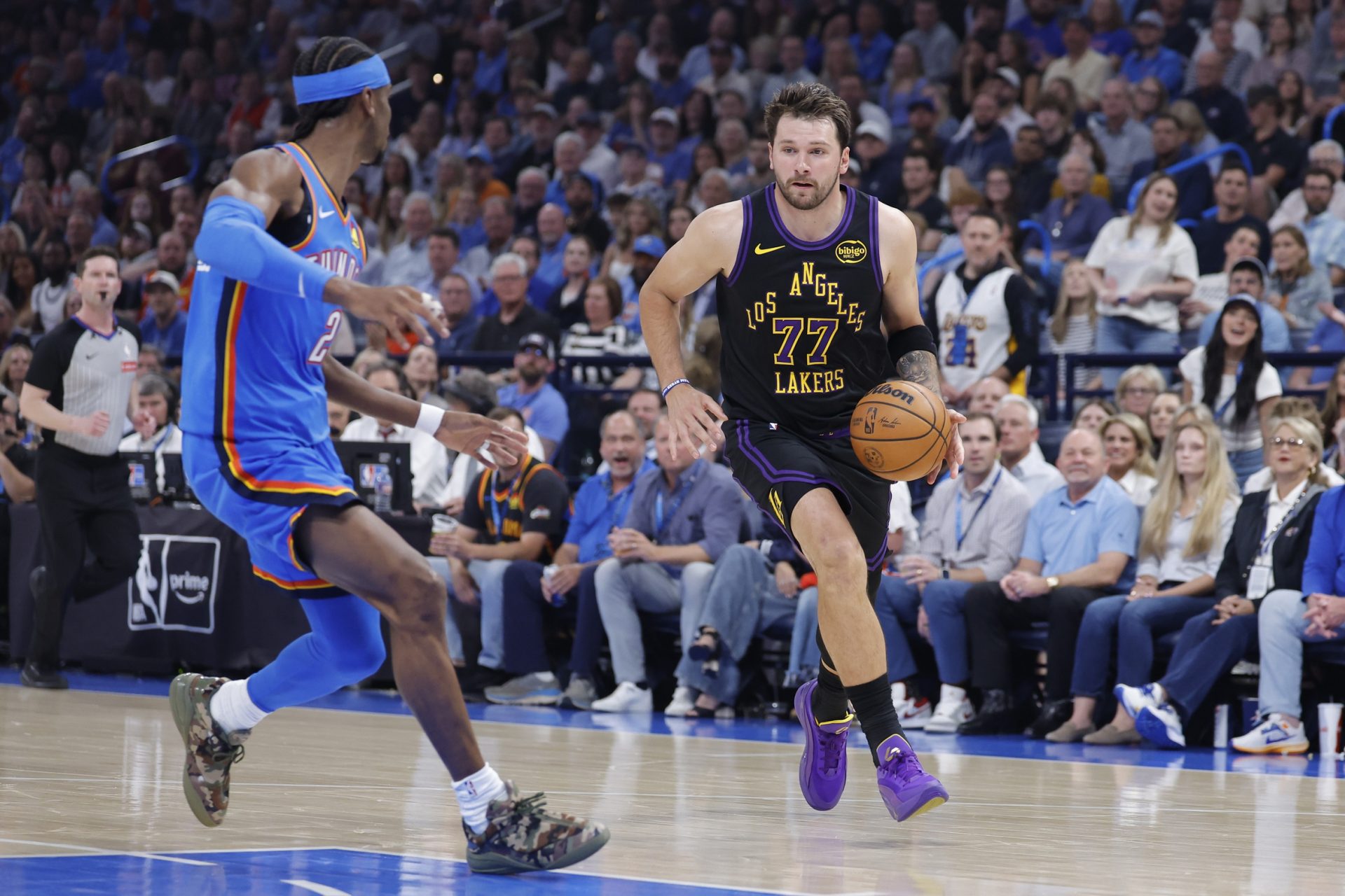 Los Angeles Lakers guard Luka Doncic (77) drives to the basket beside Oklahoma City Thunder guard Shai Gilgeous-Alexander (2) during the first quarter at Paycom Center. - Source: Imagn