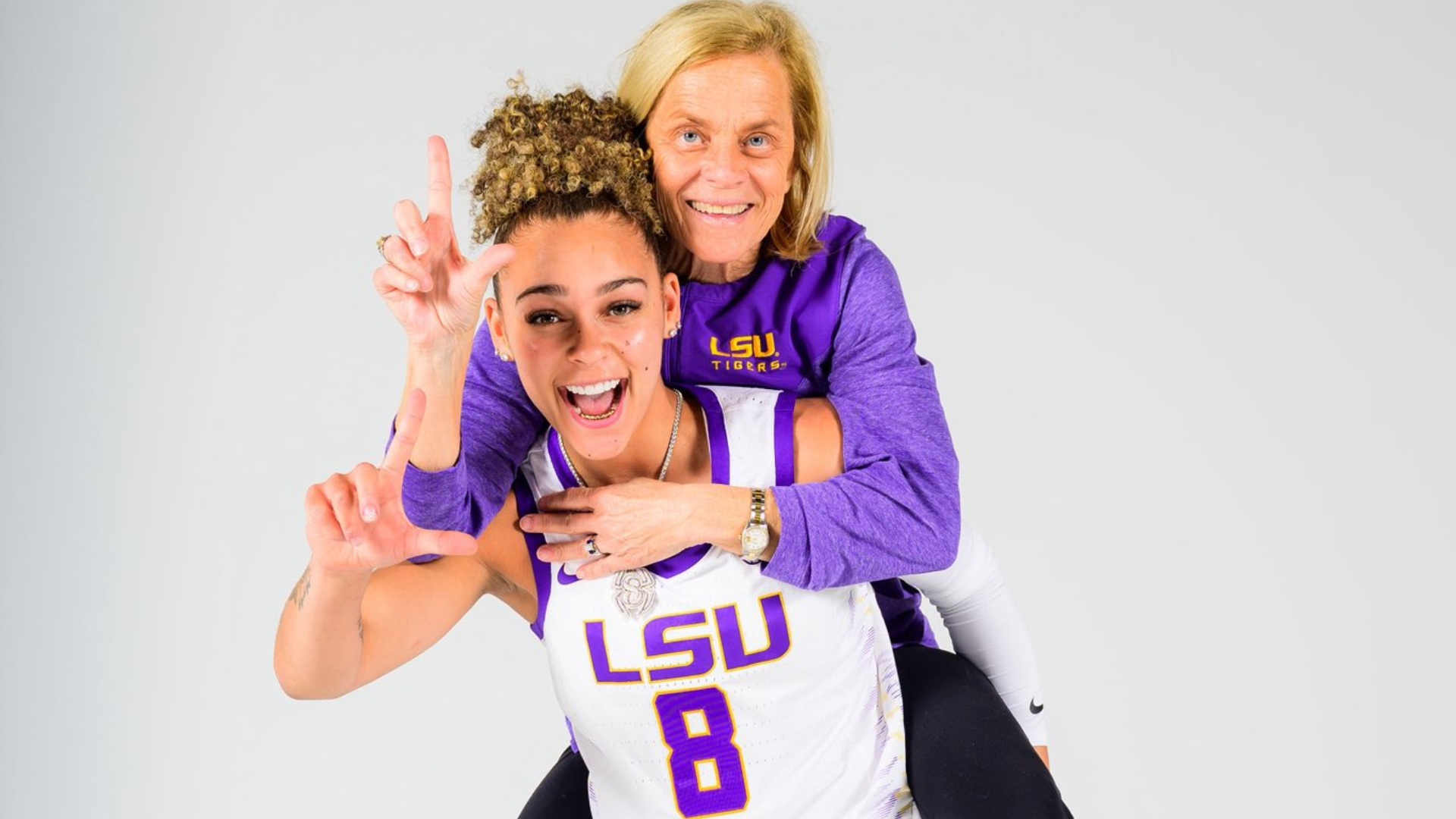 Kim Mulkey and Jada Williams. - Image via @cbgjada2 on X/Twitter