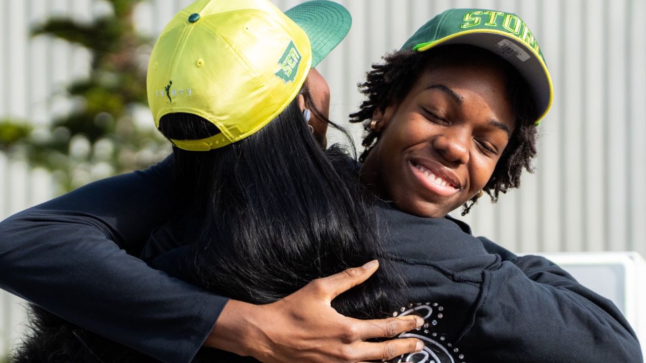 Flau'jae Johnson and Dominique Malonga - Source: Imagn
