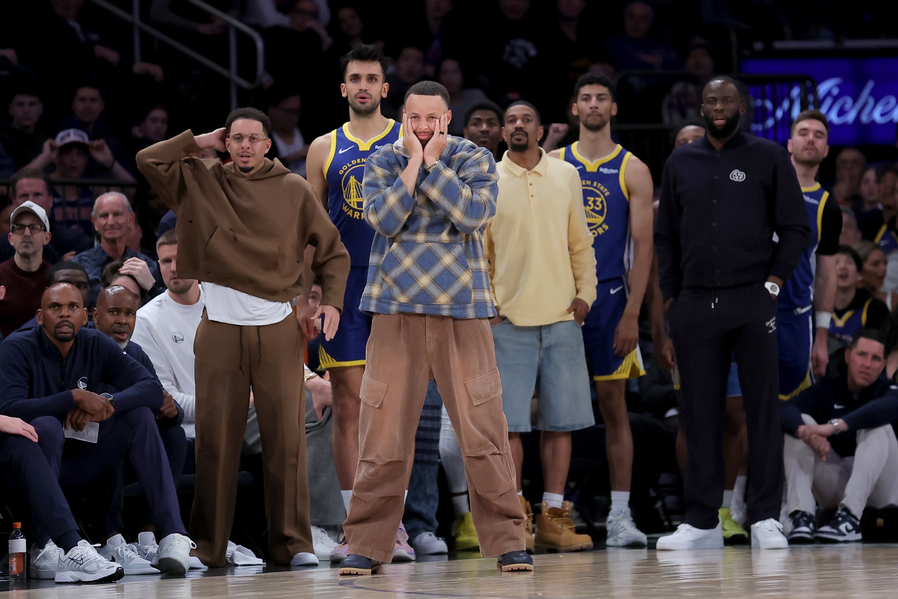 Seth Curry, Steph Curry, Draymond Green and other members of the Golden State Warriors - Source: Imagn