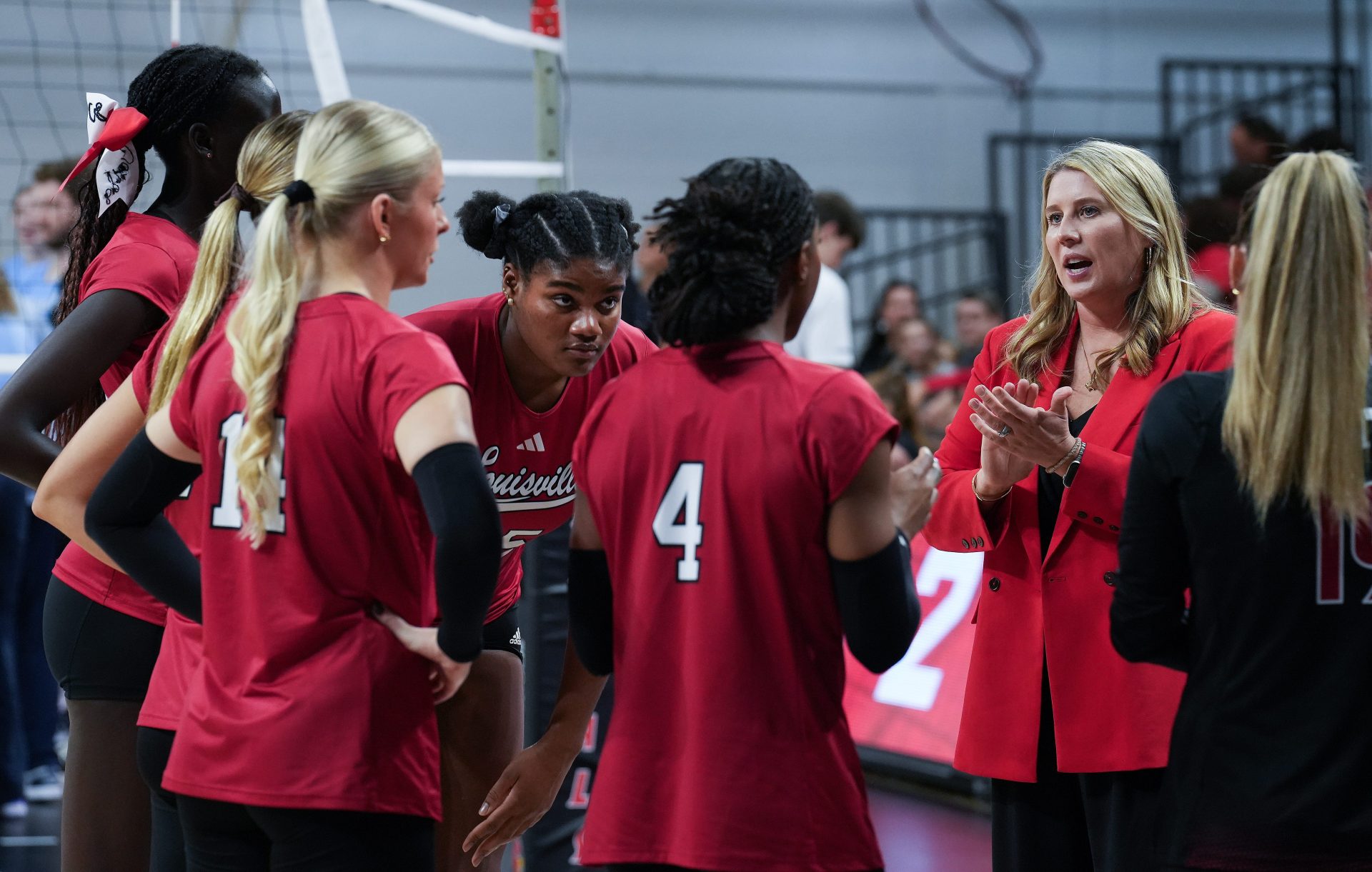 Louisville volleyball head coach Dani Busboom Kelly, right, instructs her team during a break against North Carolina in their match at the L&N Arena in Louisville, Ky. on Nov. 17, 2024. The Cards swept North Carolina in 3 sets on senior day - Source: Imagn